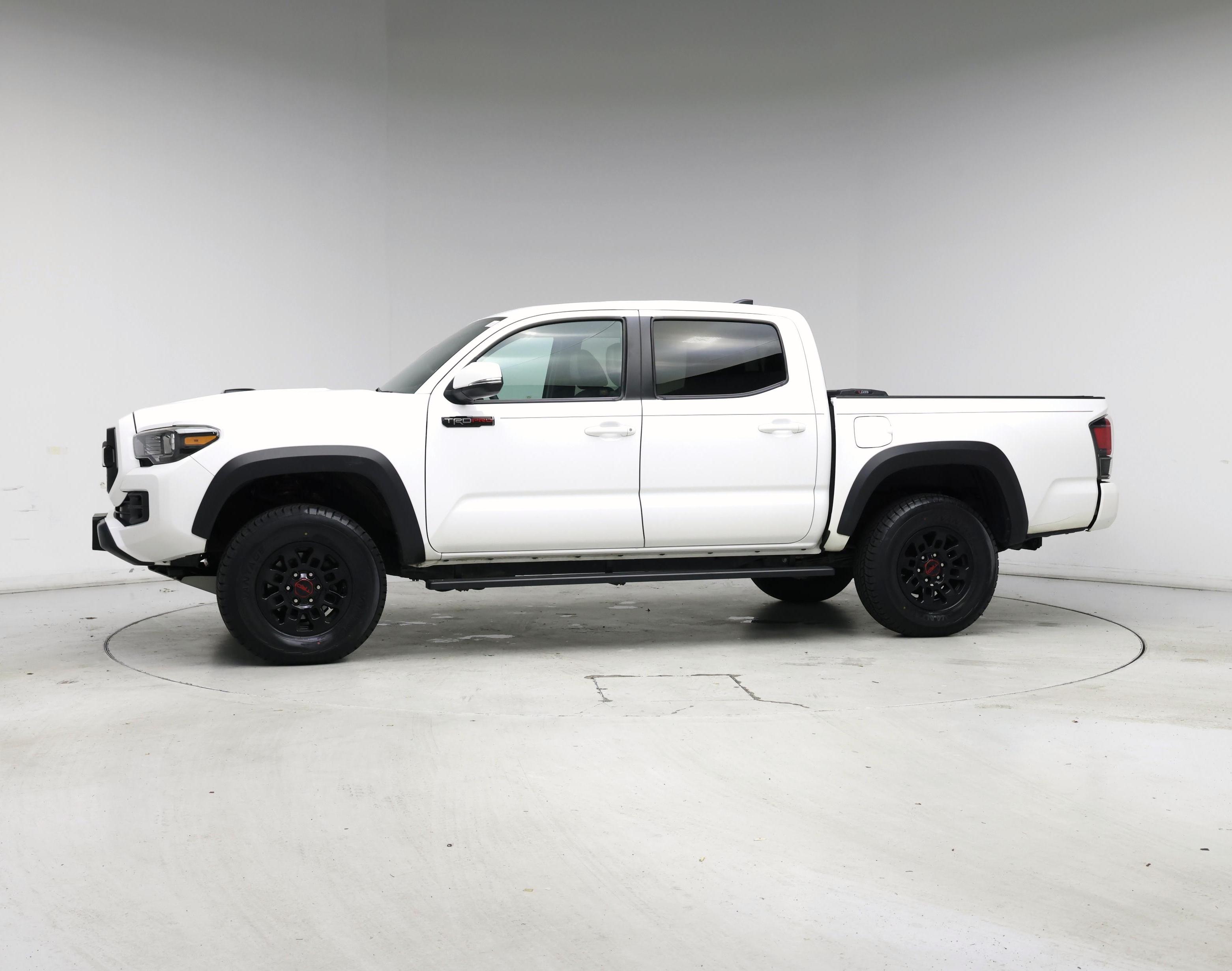 Thumbnail: 2019 Toyota Tacoma - 3