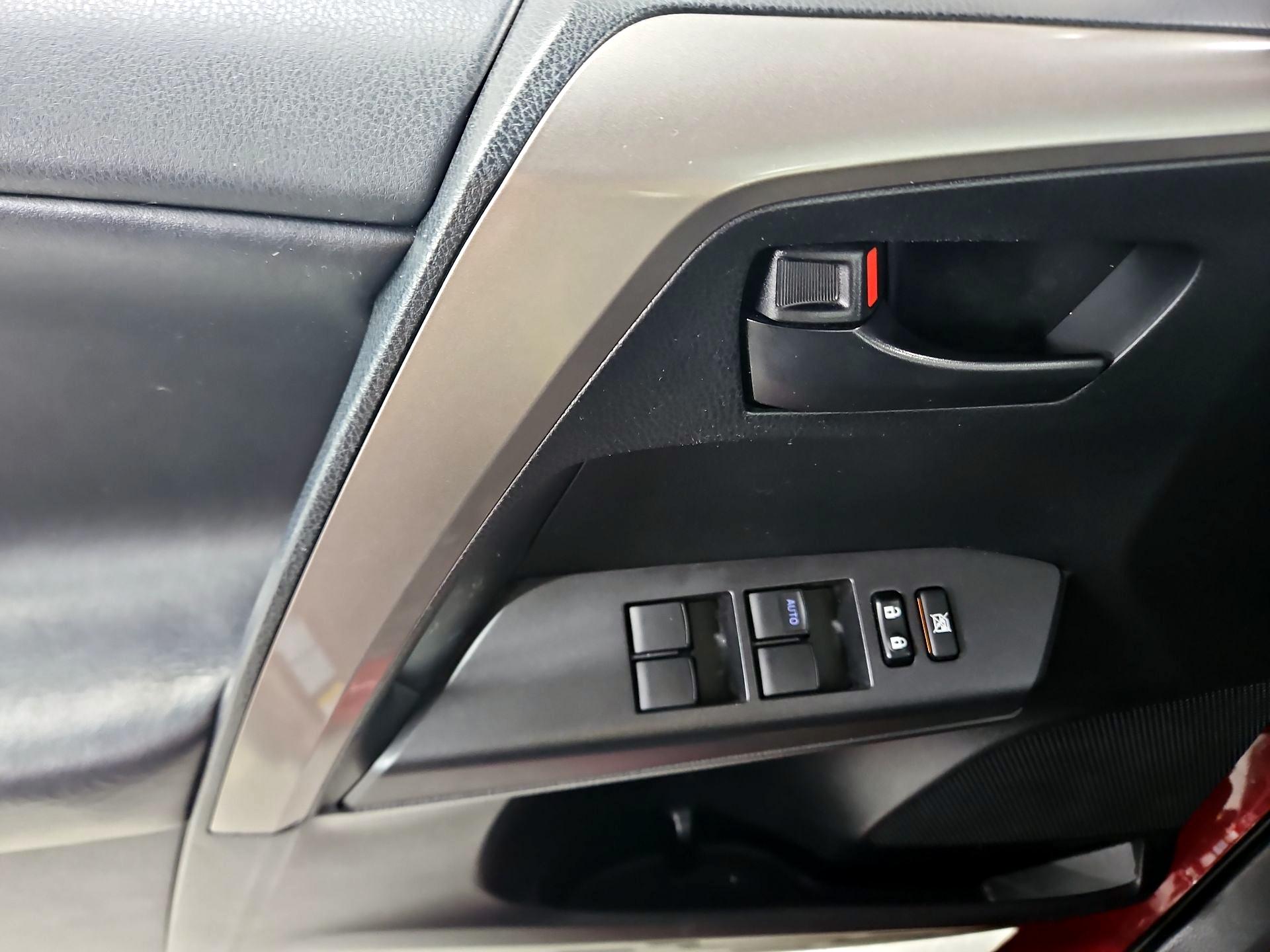 Thumbnail: 2018 Toyota RAV4 - 12