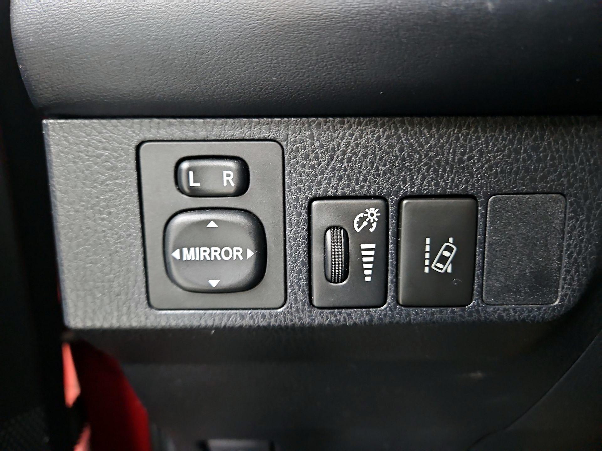 Thumbnail: 2018 Toyota RAV4 - 13