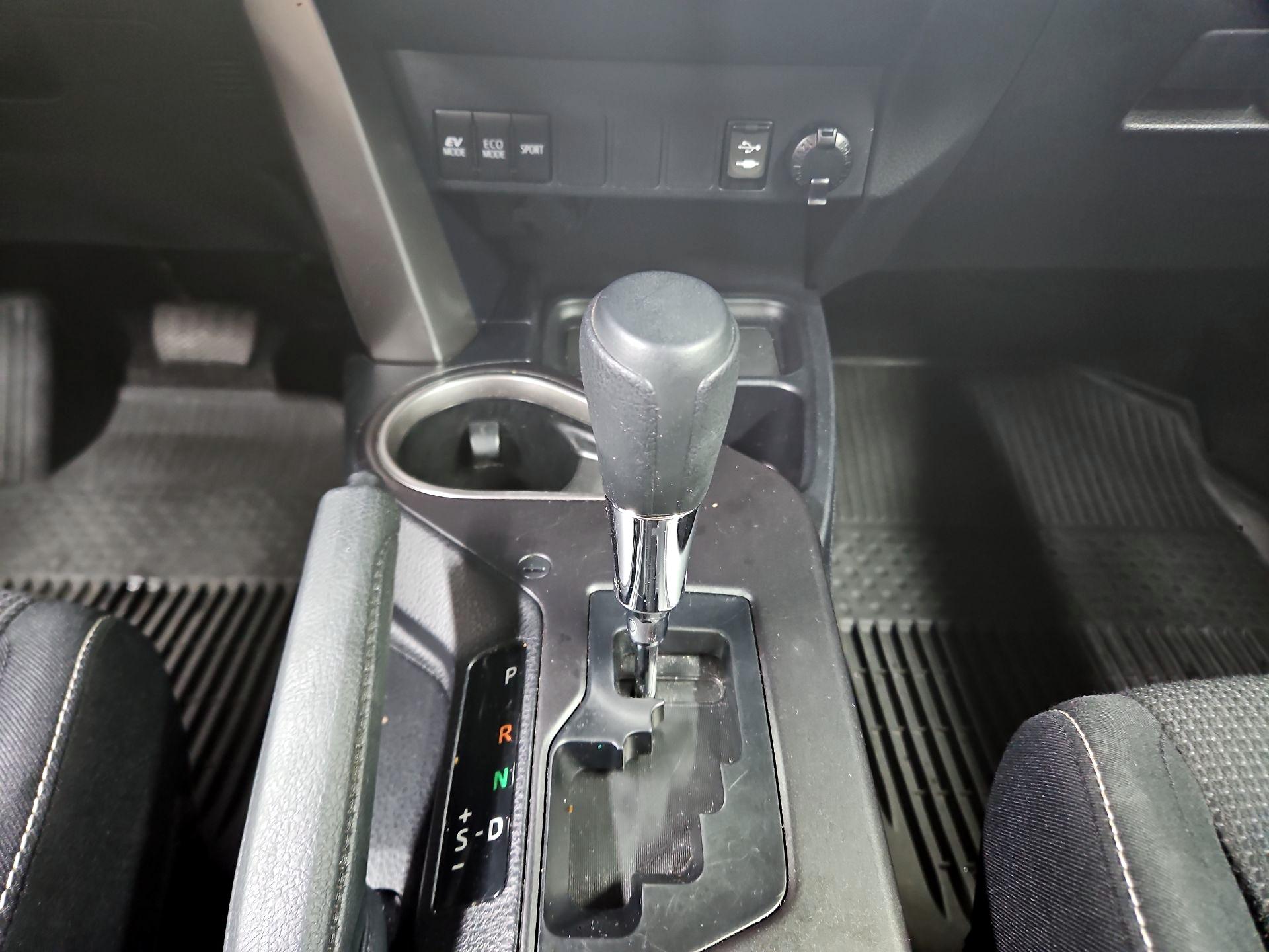 Thumbnail: 2018 Toyota RAV4 - 17