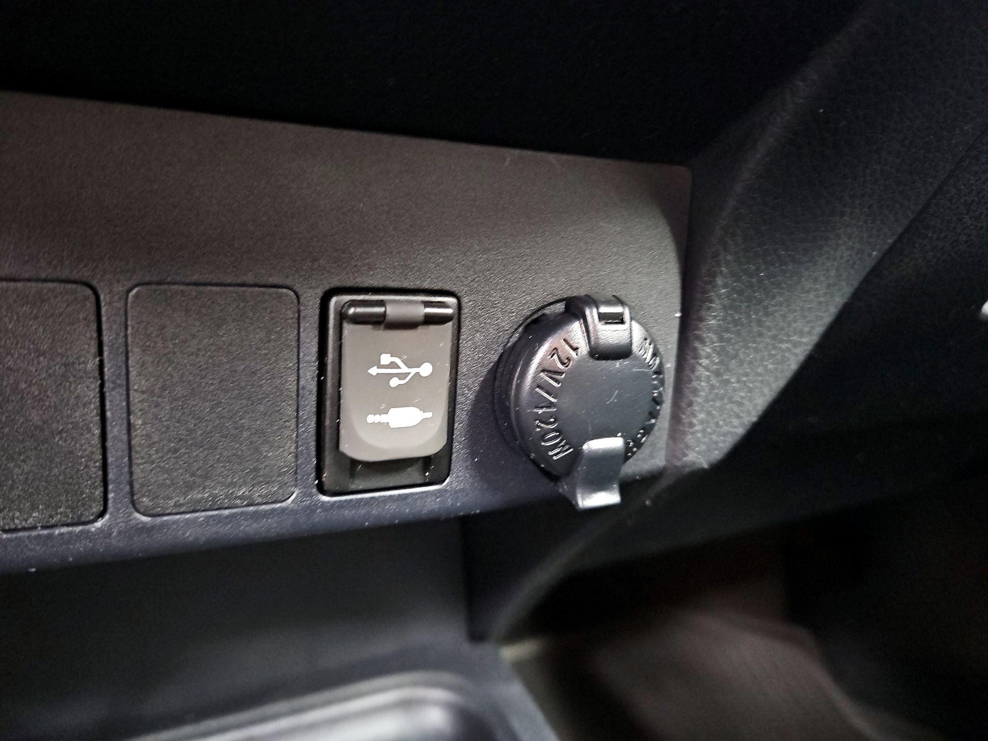 Thumbnail: 2018 Toyota RAV4 - 18