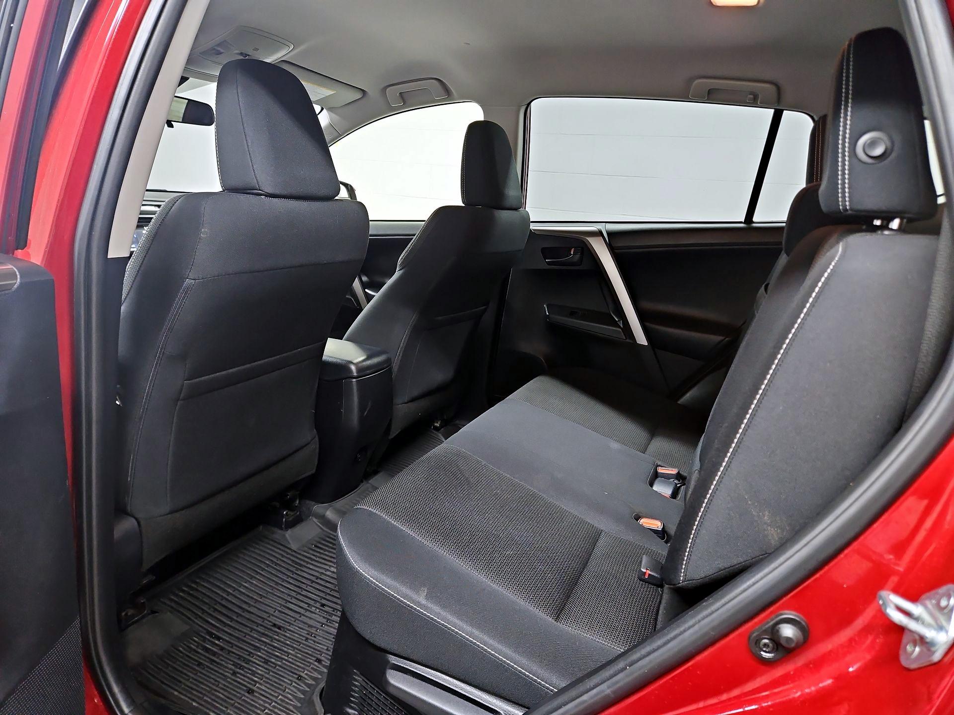 Thumbnail: 2018 Toyota RAV4 - 19