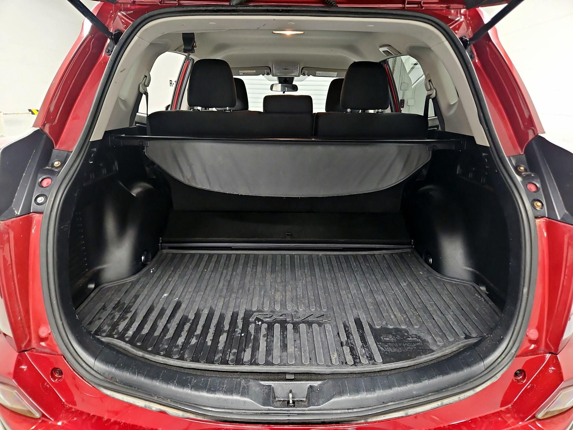 Thumbnail: 2018 Toyota RAV4 - 20