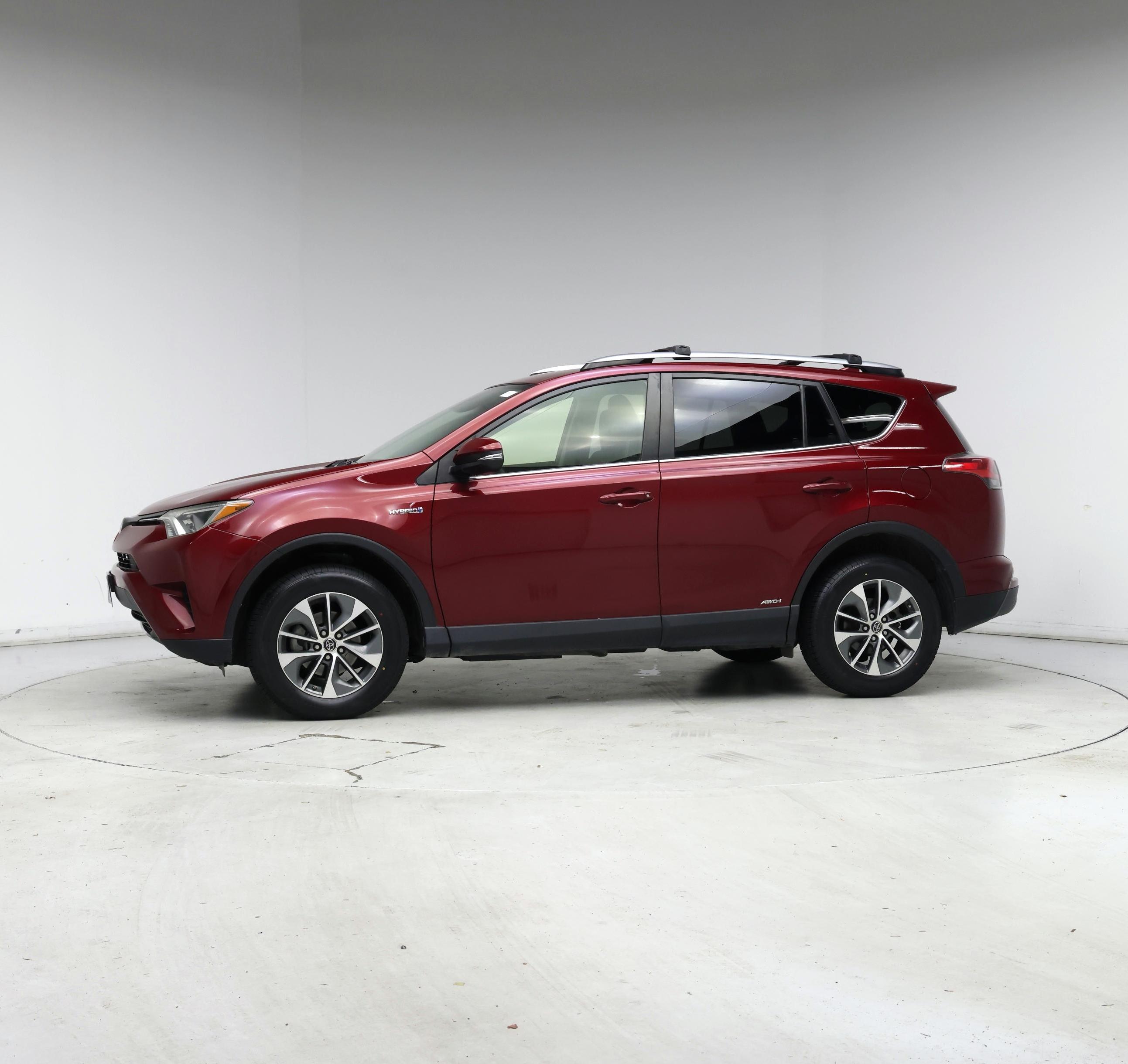 Thumbnail: 2018 Toyota RAV4 - 3