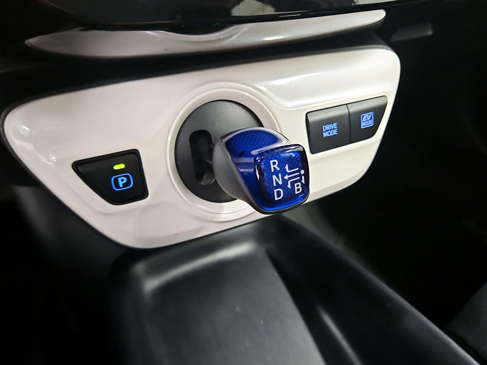 Thumbnail: 2017 Toyota Prius - 17