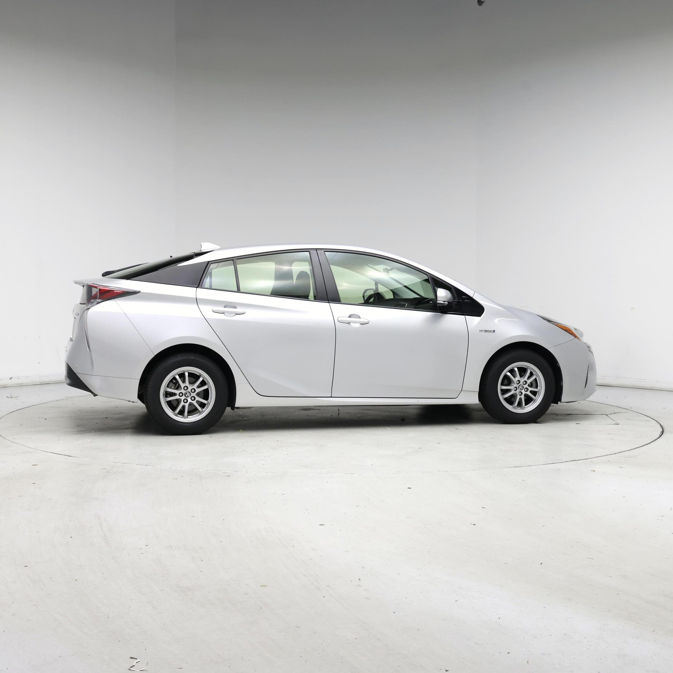 Thumbnail: 2017 Toyota Prius - 7