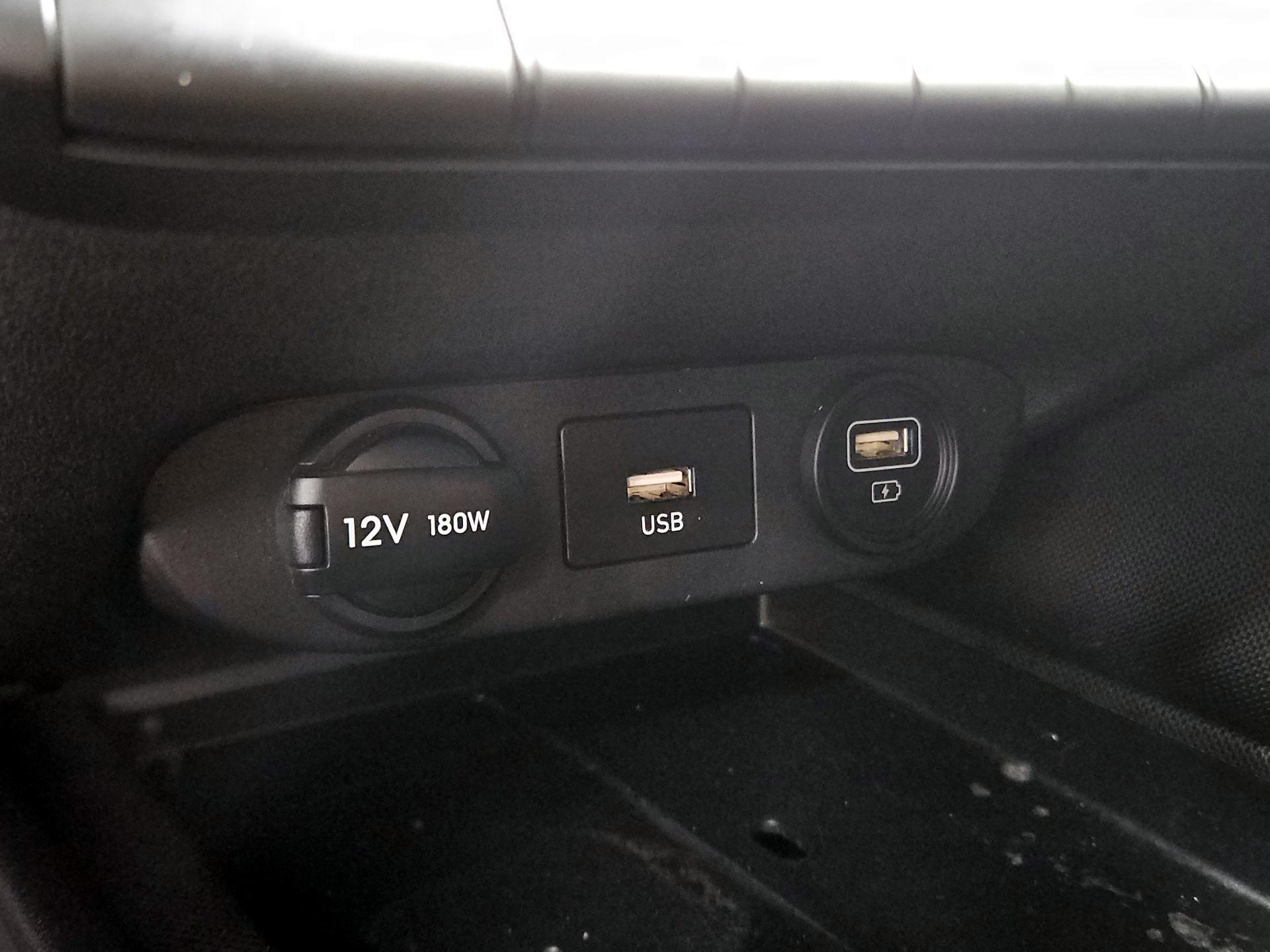 Thumbnail: 2022 Hyundai Elantra - 18