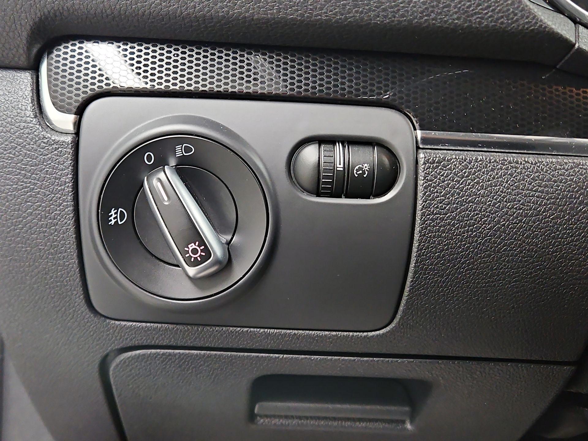 Thumbnail: 2014 Volkswagen Golf - 13
