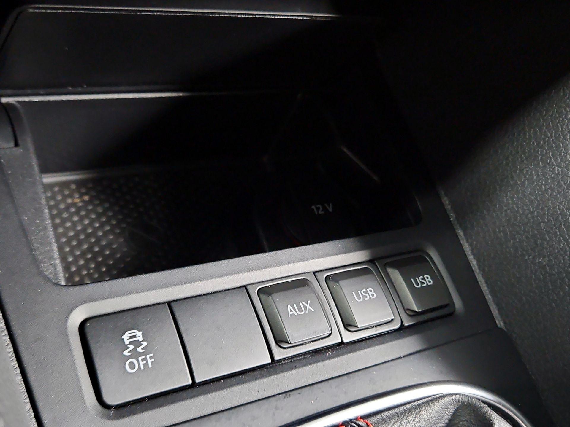 Thumbnail: 2014 Volkswagen Golf - 17