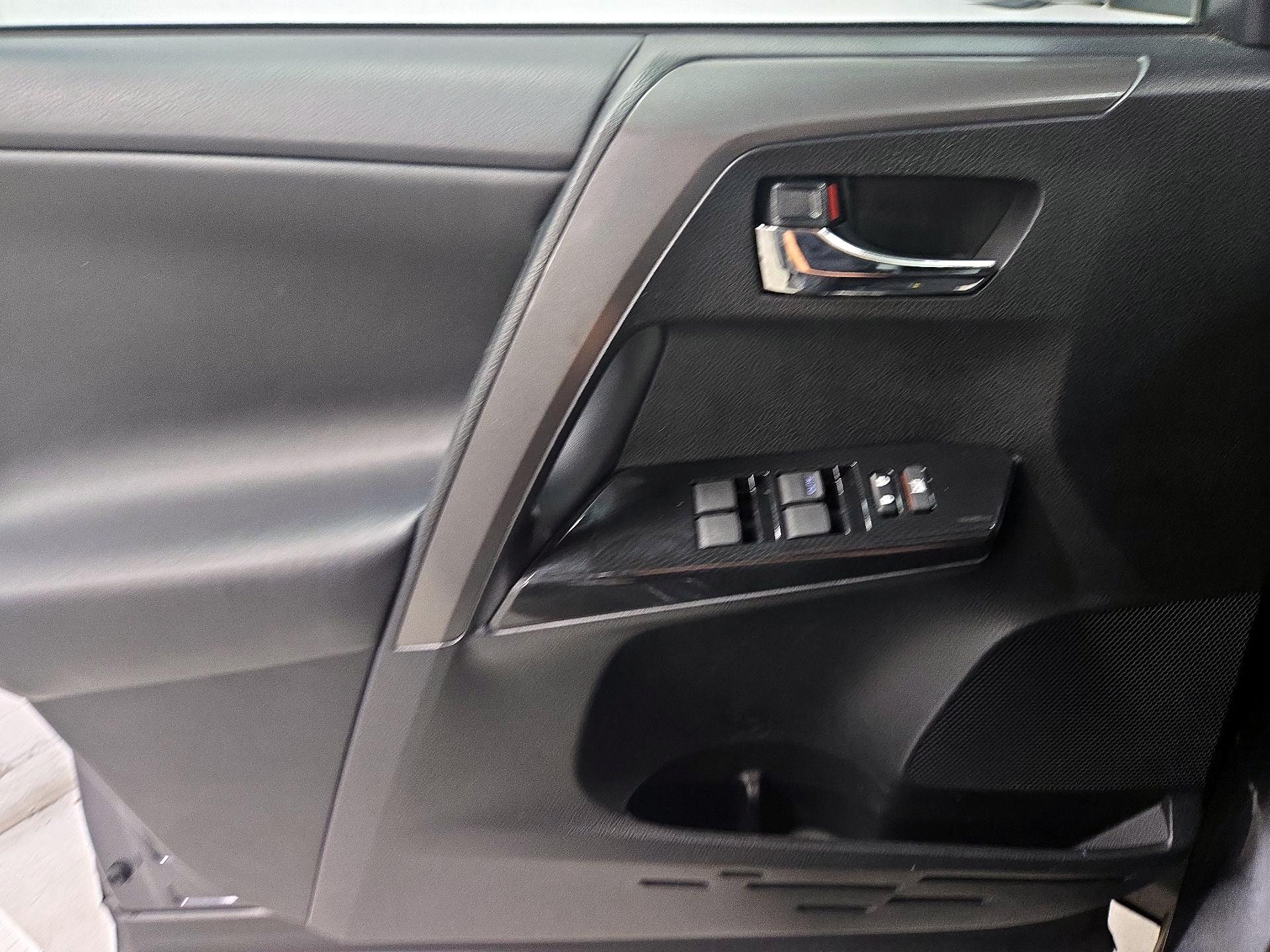 Thumbnail: 2018 Toyota RAV4 - 12