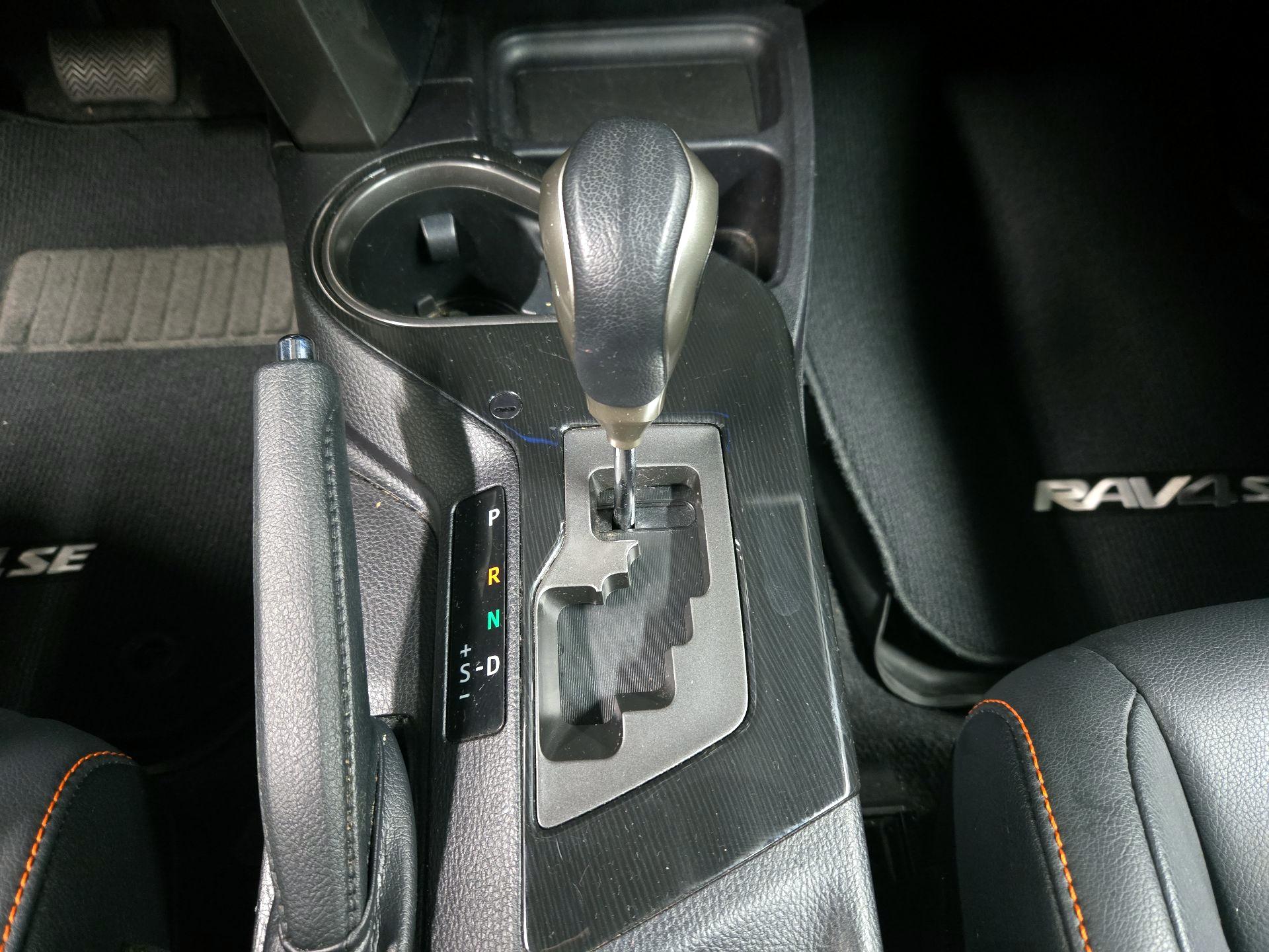 Thumbnail: 2018 Toyota RAV4 - 17