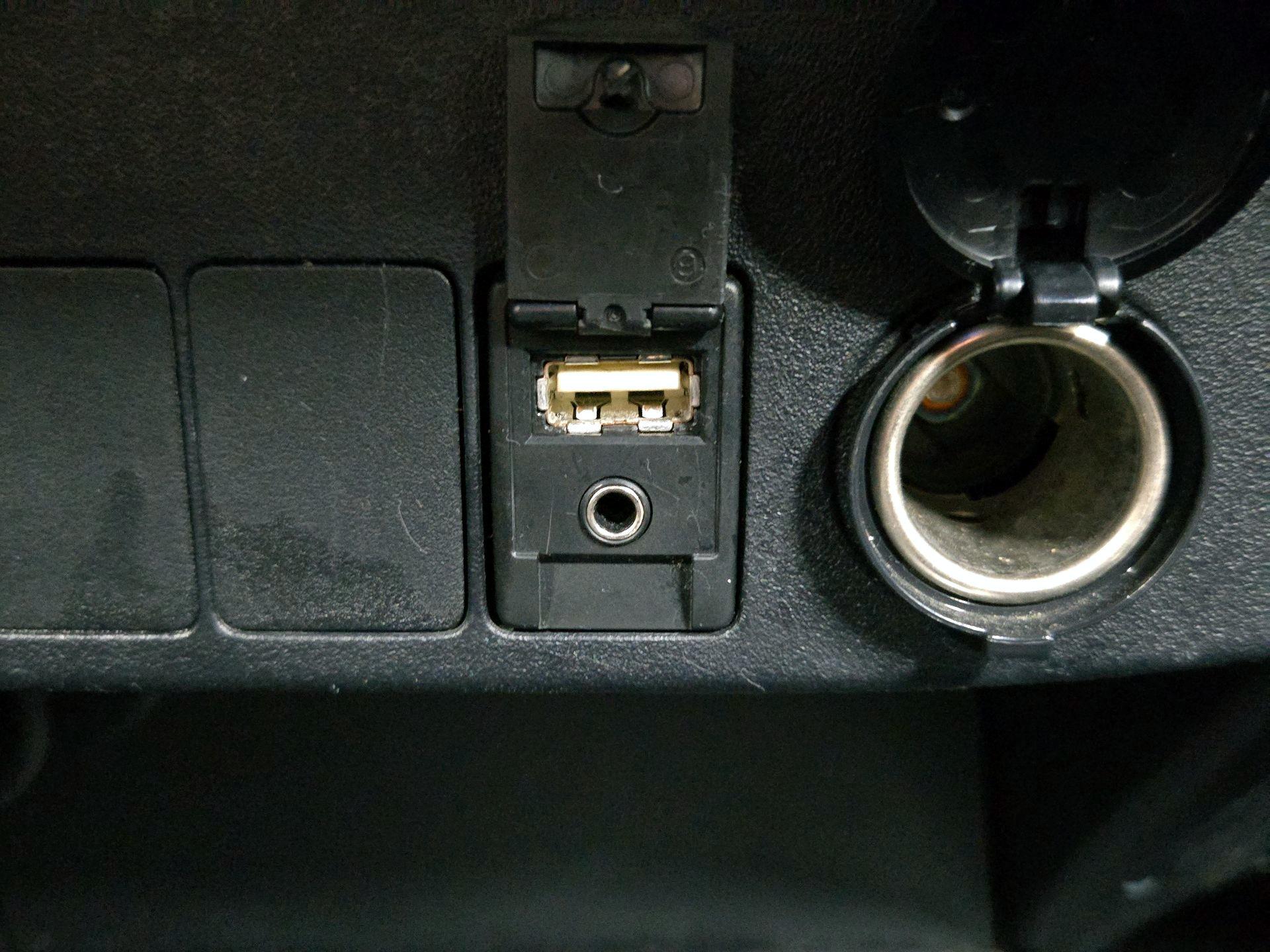 Thumbnail: 2018 Toyota RAV4 - 18