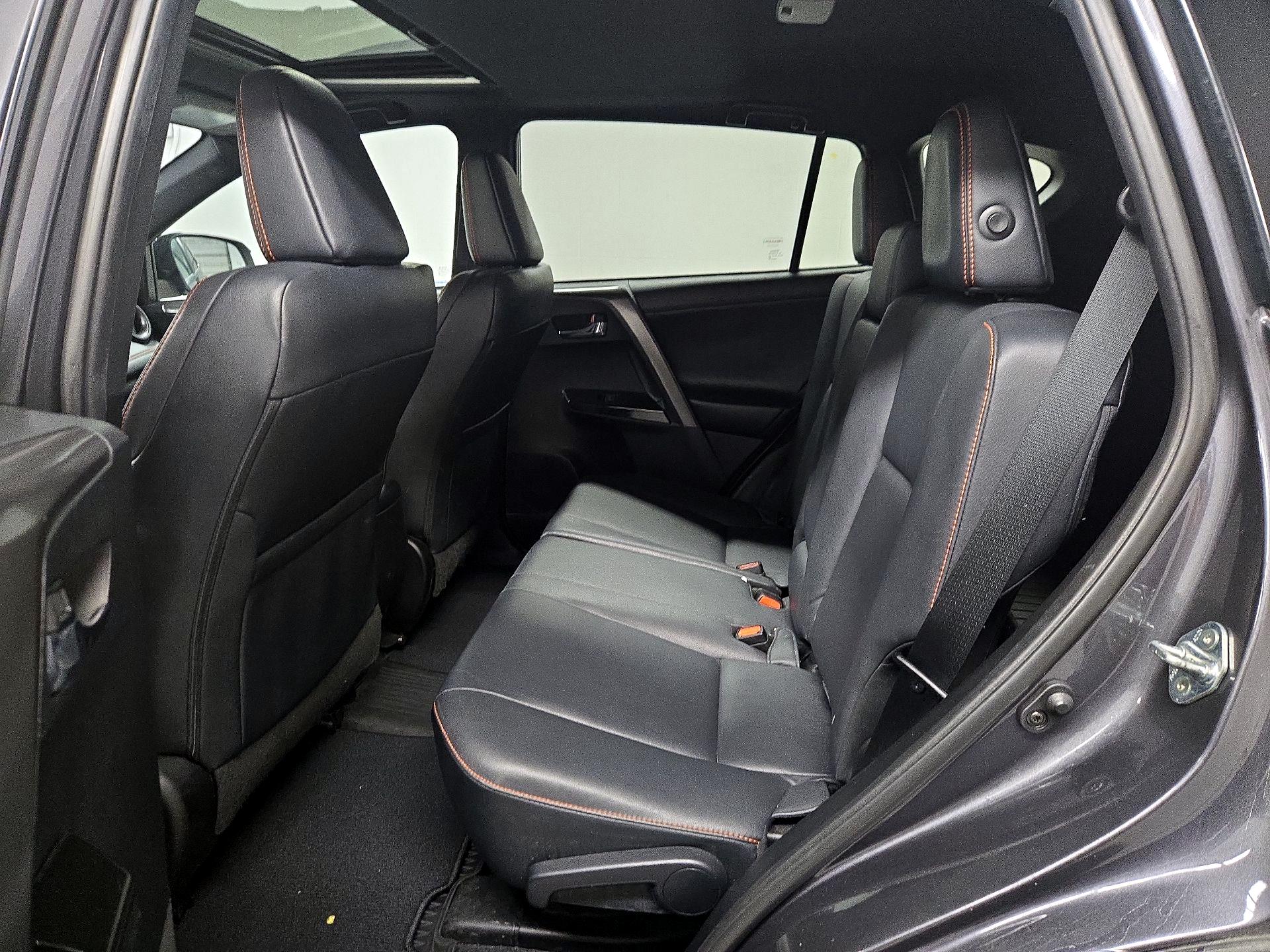 Thumbnail: 2018 Toyota RAV4 - 20