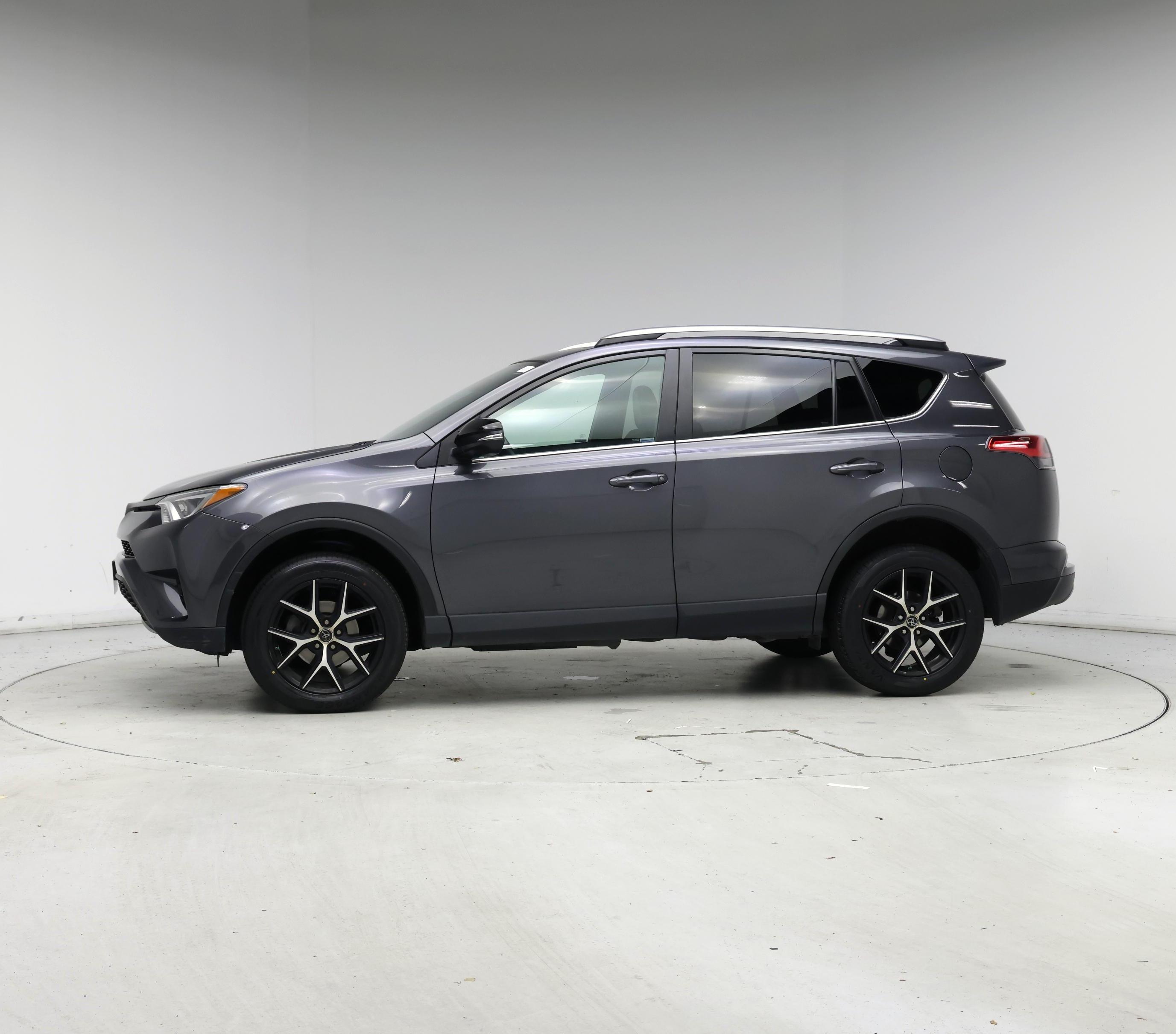Thumbnail: 2018 Toyota RAV4 - 3
