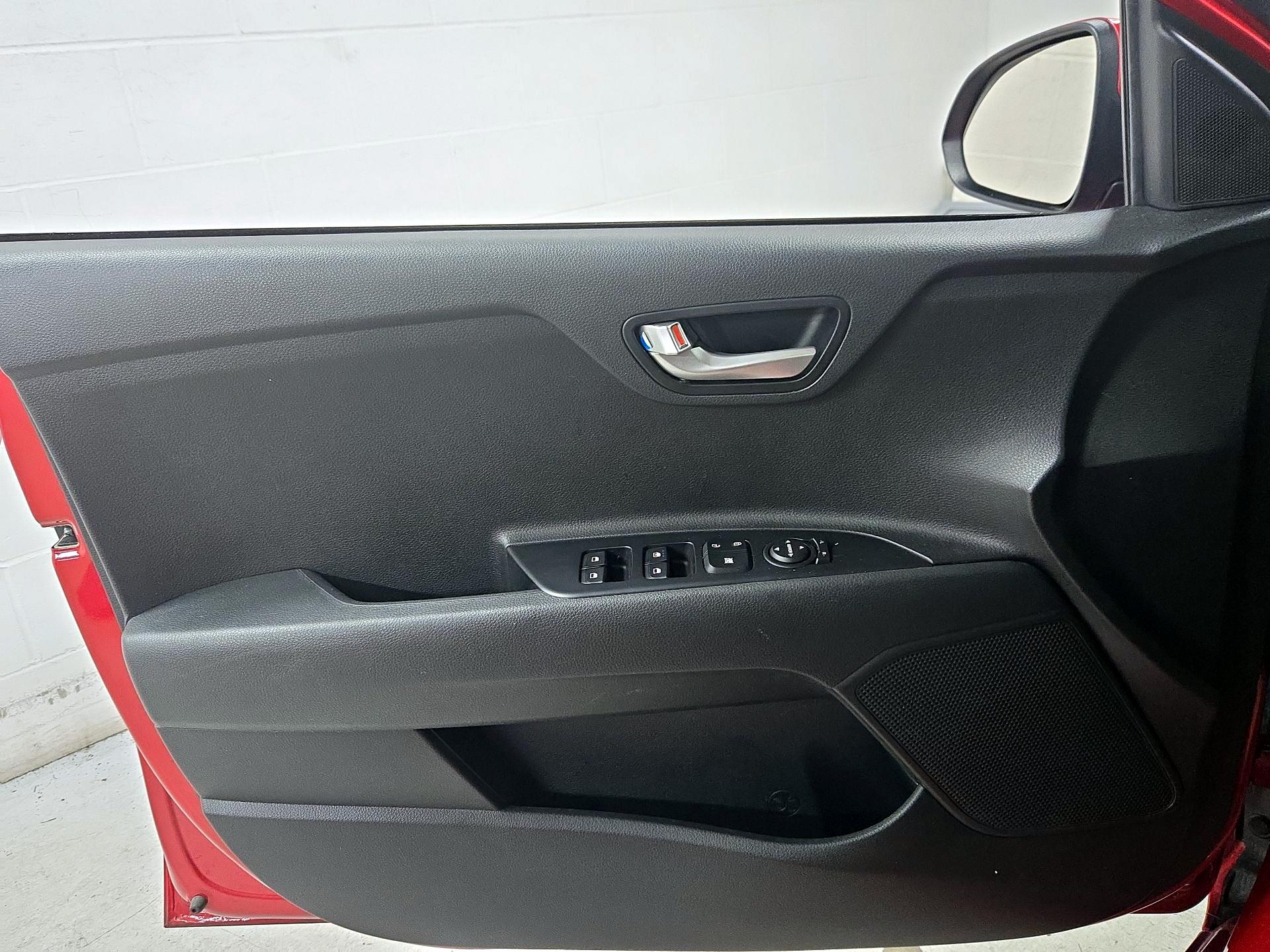 Thumbnail: 2022 Kia Rio - 12