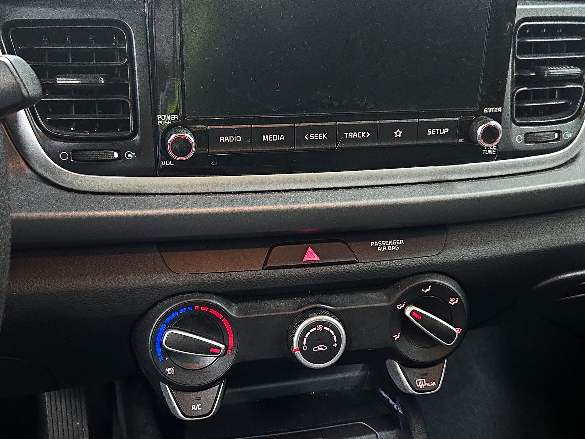 Thumbnail: 2022 Kia Rio - 16