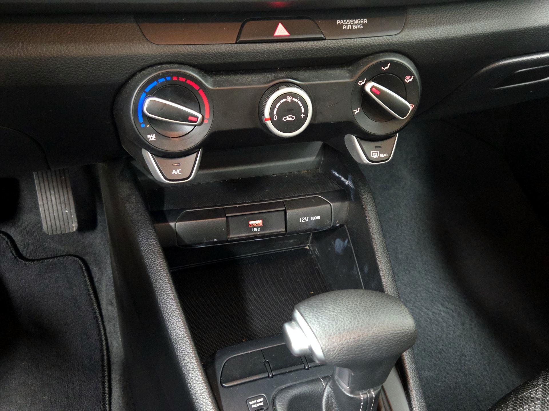 Thumbnail: 2022 Kia Rio - 18