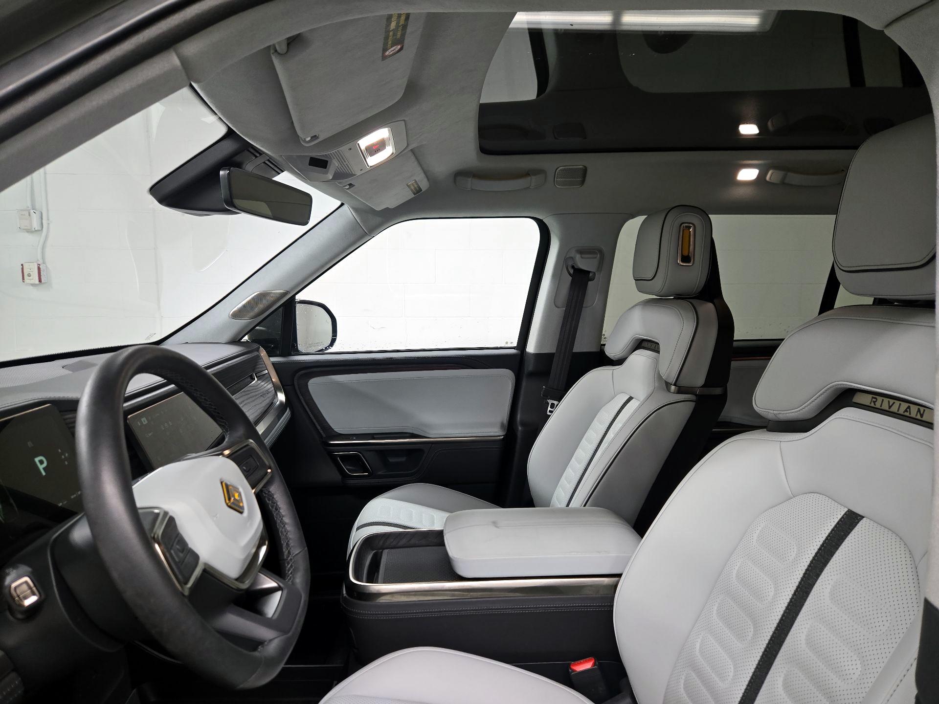 Thumbnail: 2023 Rivian R1S - 19