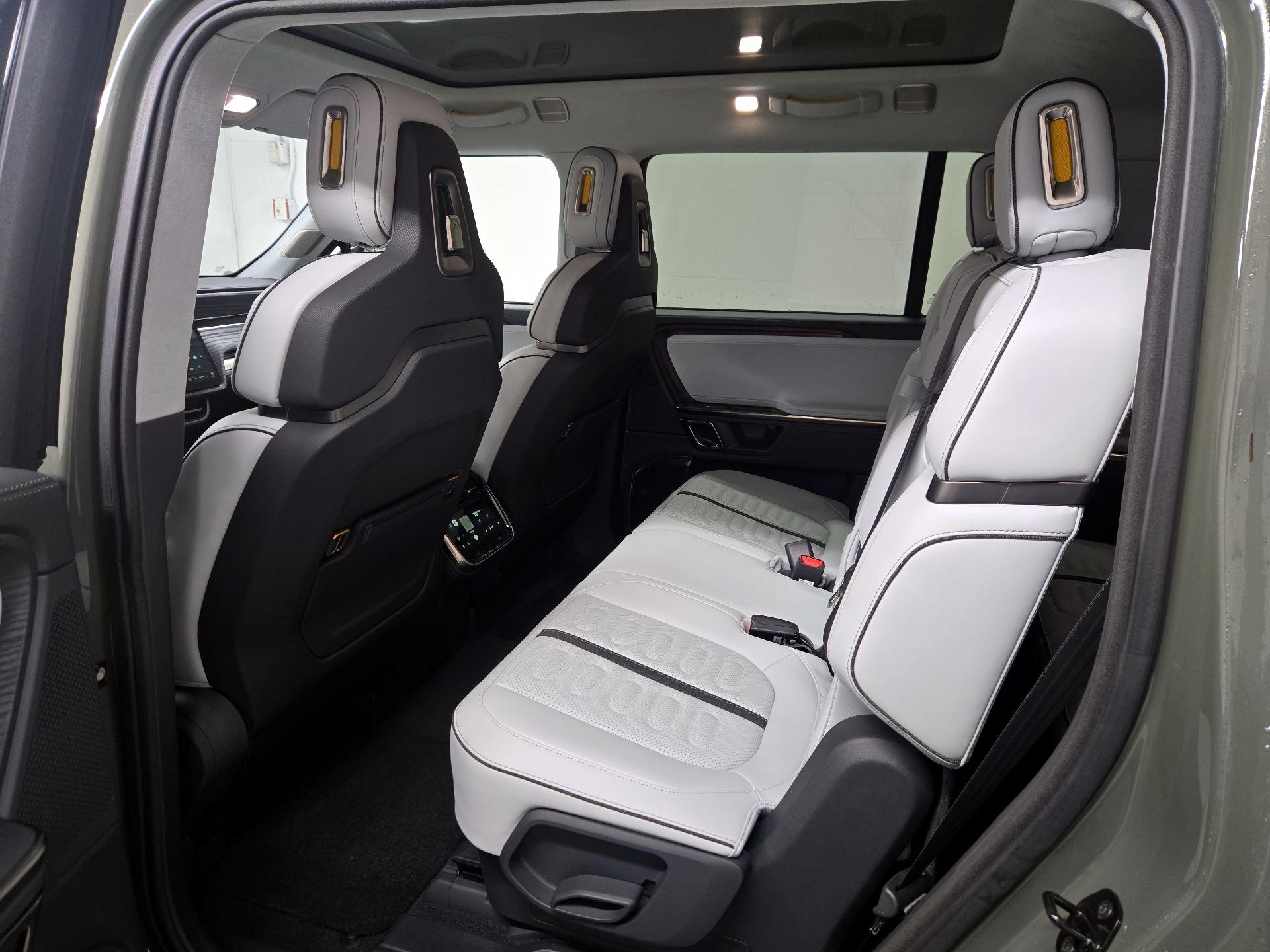 Thumbnail: 2023 Rivian R1S - 20