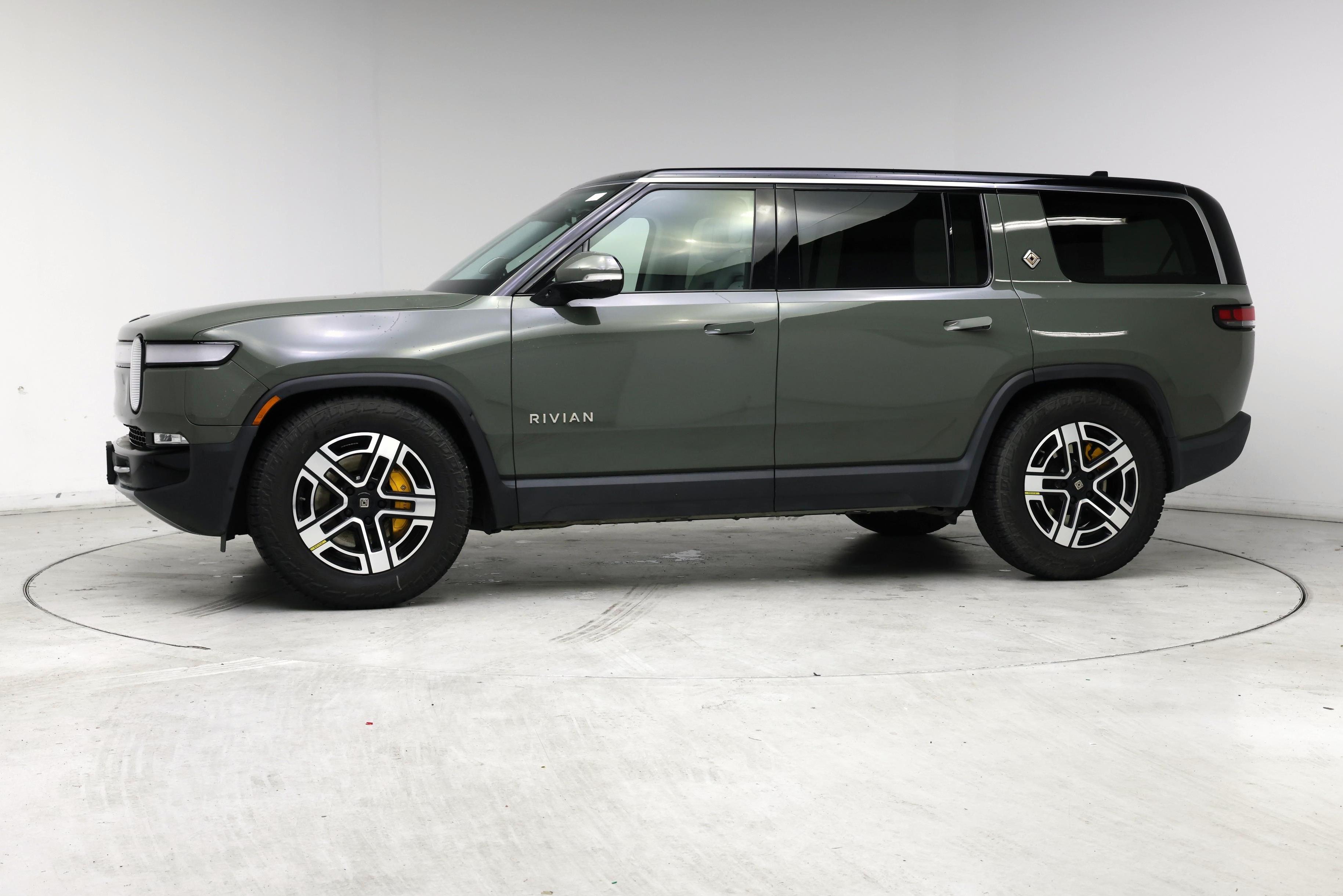Thumbnail: 2023 Rivian R1S - 3