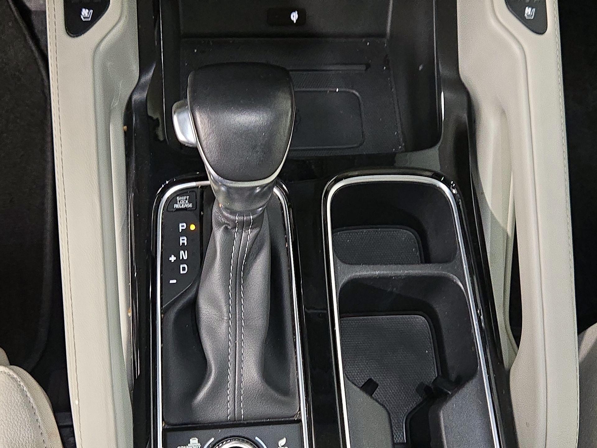 Thumbnail: 2022 Kia Telluride - 18