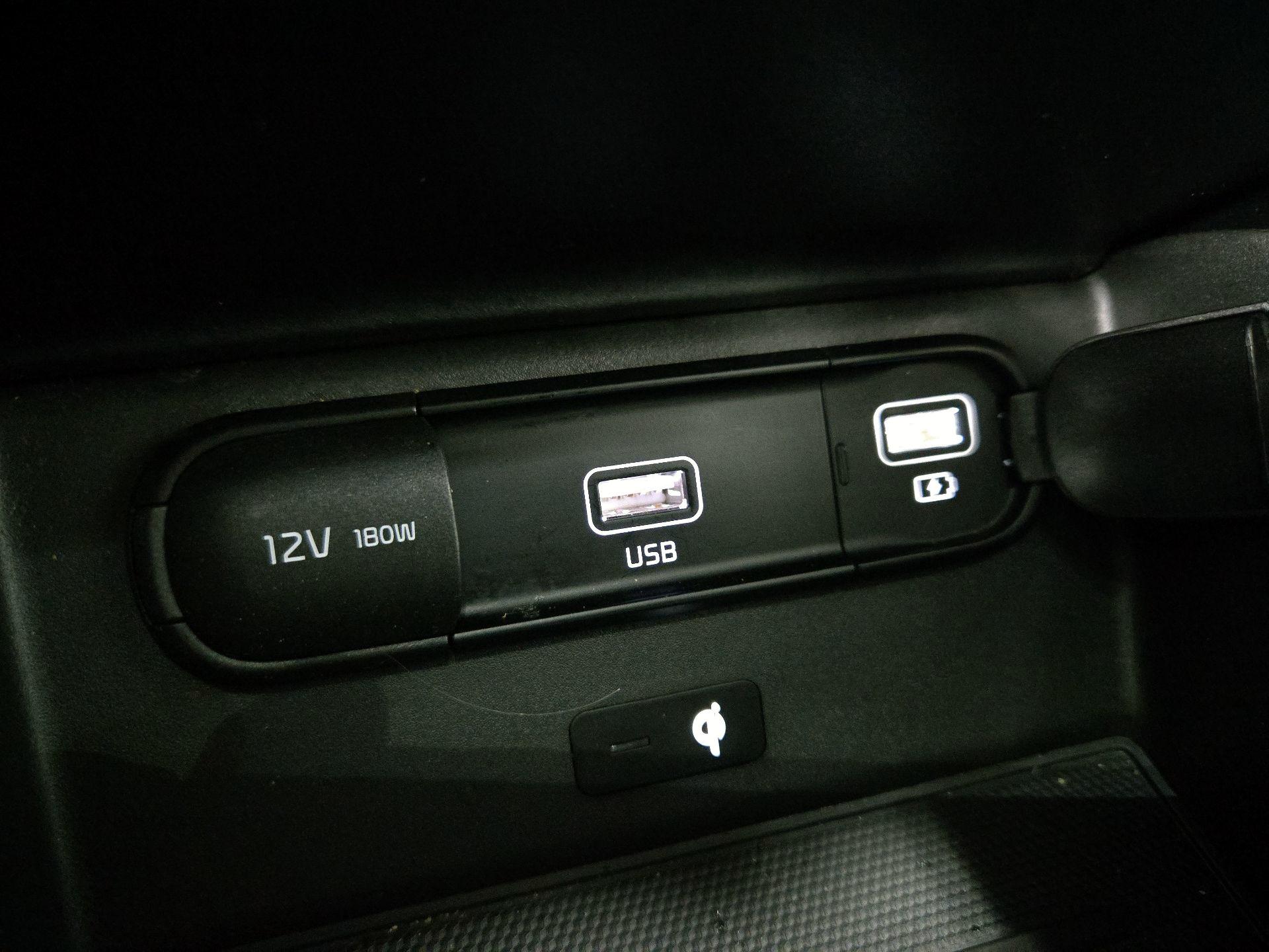 Thumbnail: 2022 Kia Telluride - 19