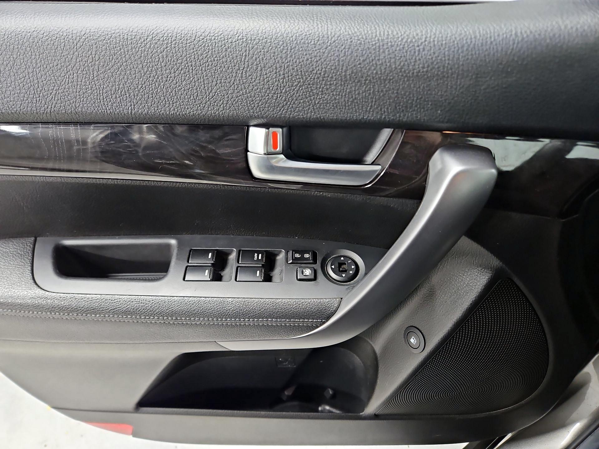 Thumbnail: 2014 Kia Sorento - 12