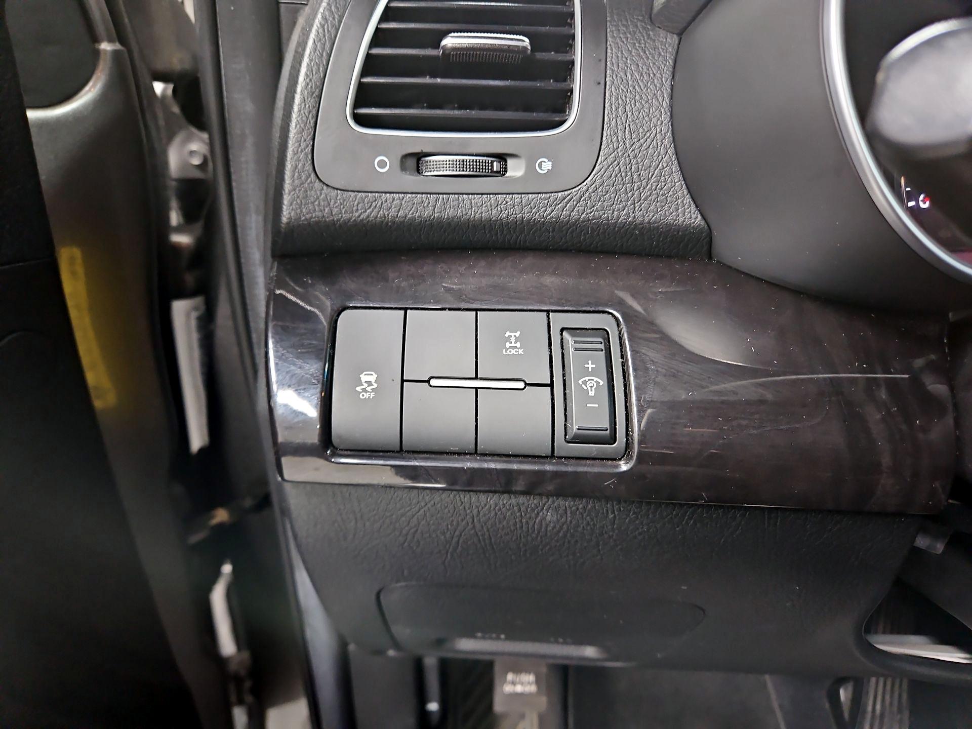 Thumbnail: 2014 Kia Sorento - 13