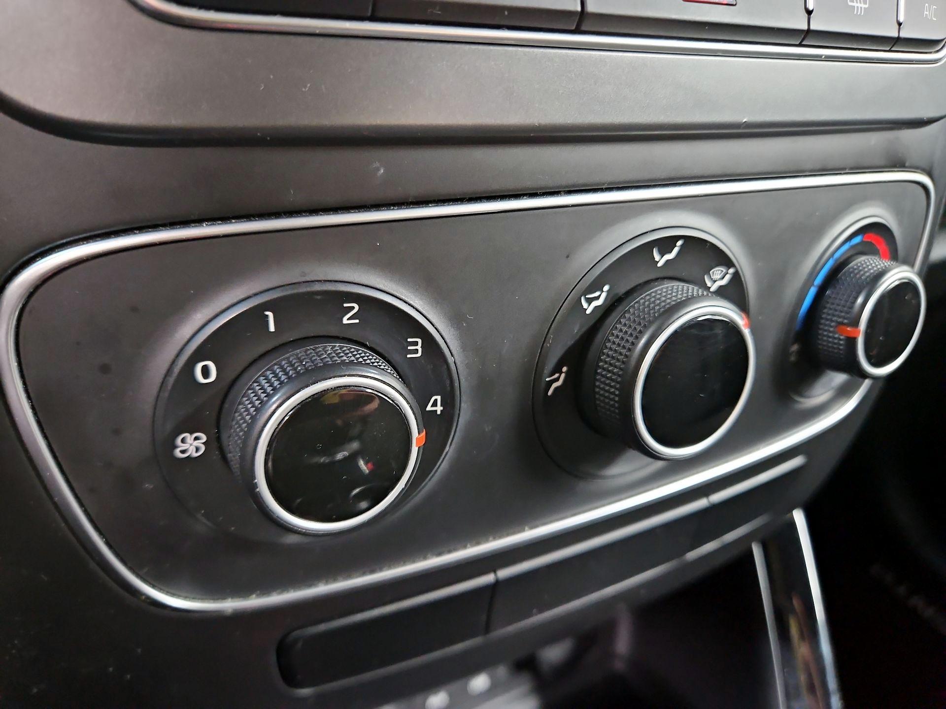 Thumbnail: 2014 Kia Sorento - 15