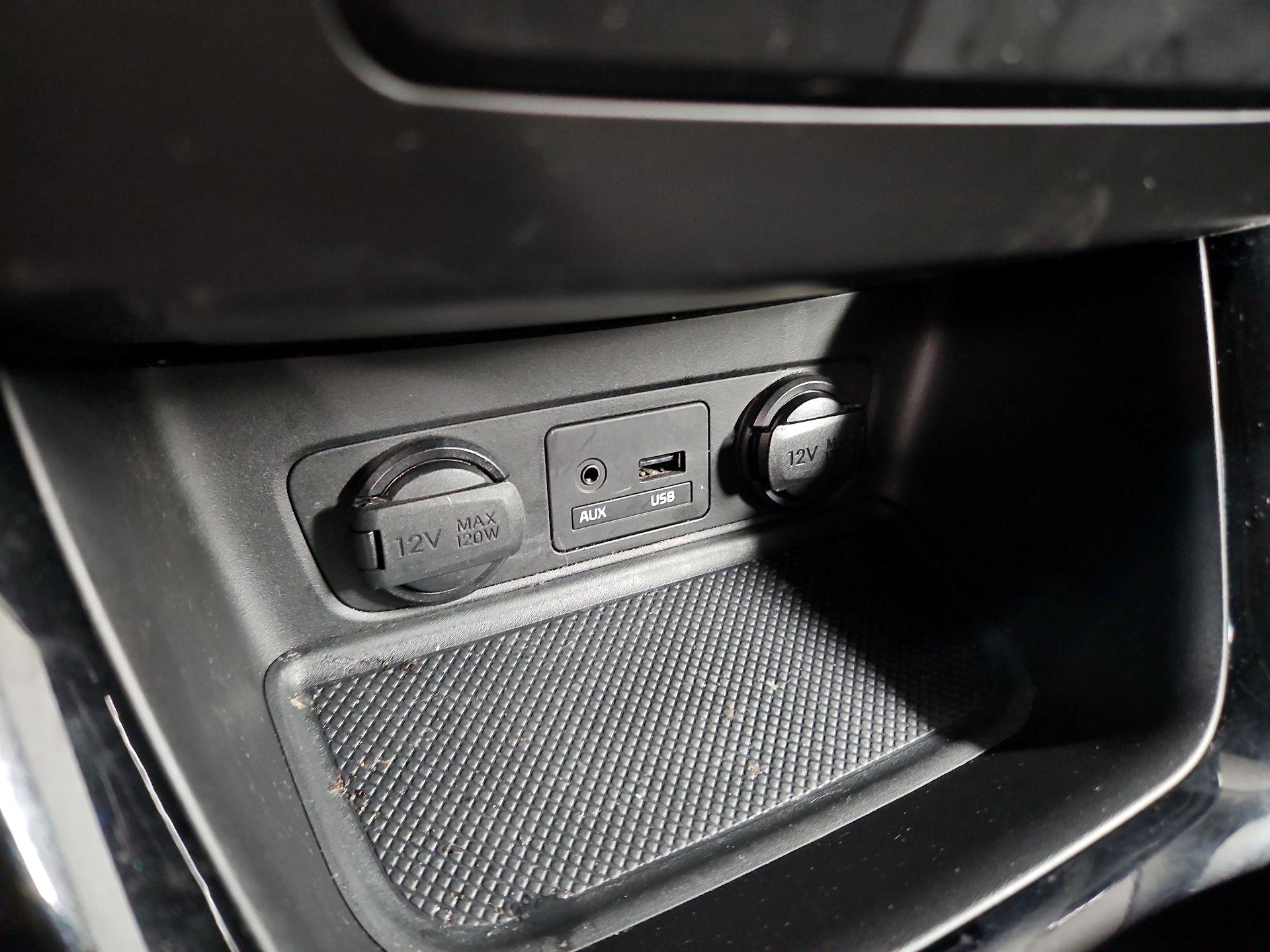 Thumbnail: 2014 Kia Sorento - 17