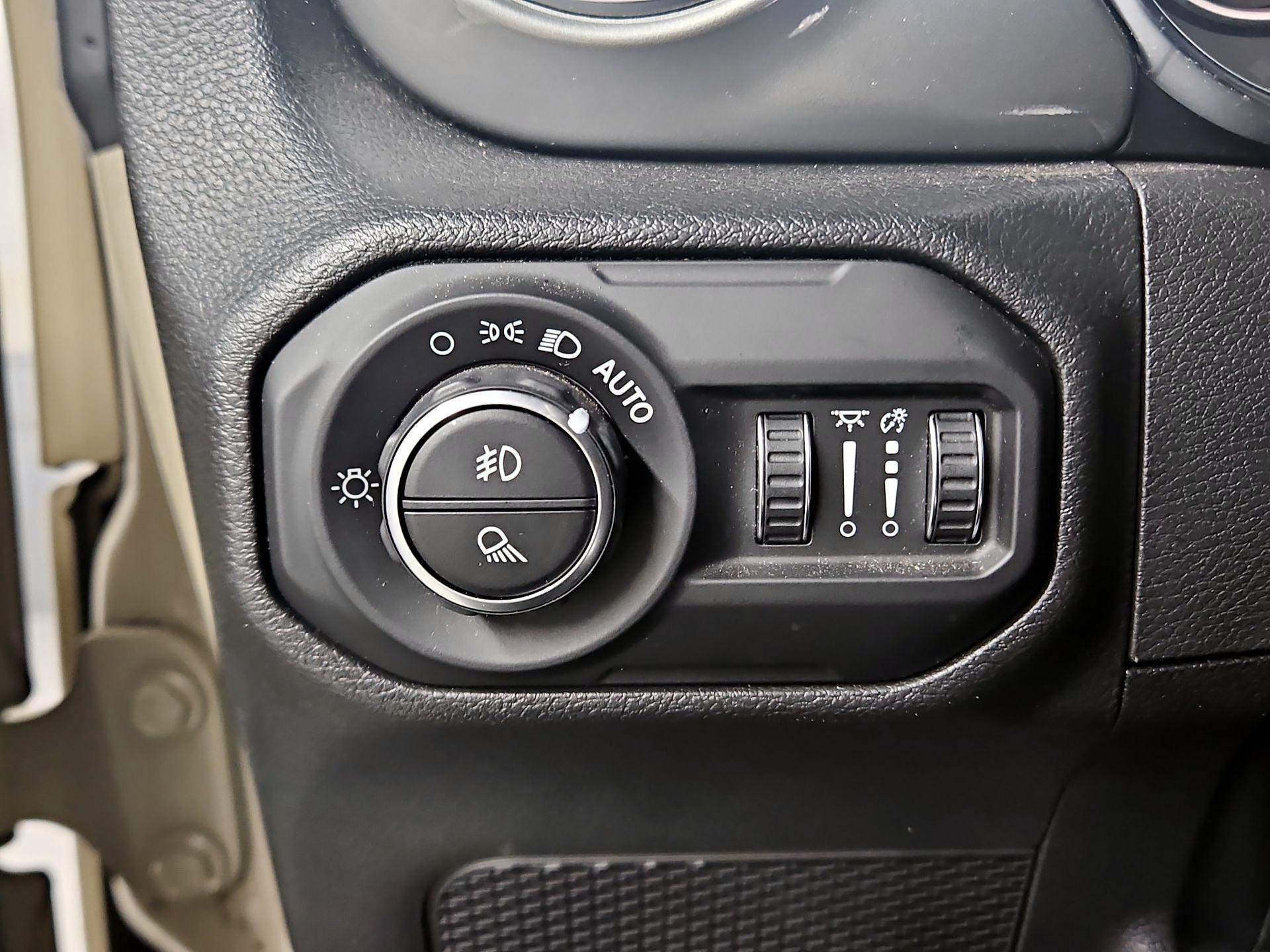 Thumbnail: 2022 Jeep Gladiator - 13