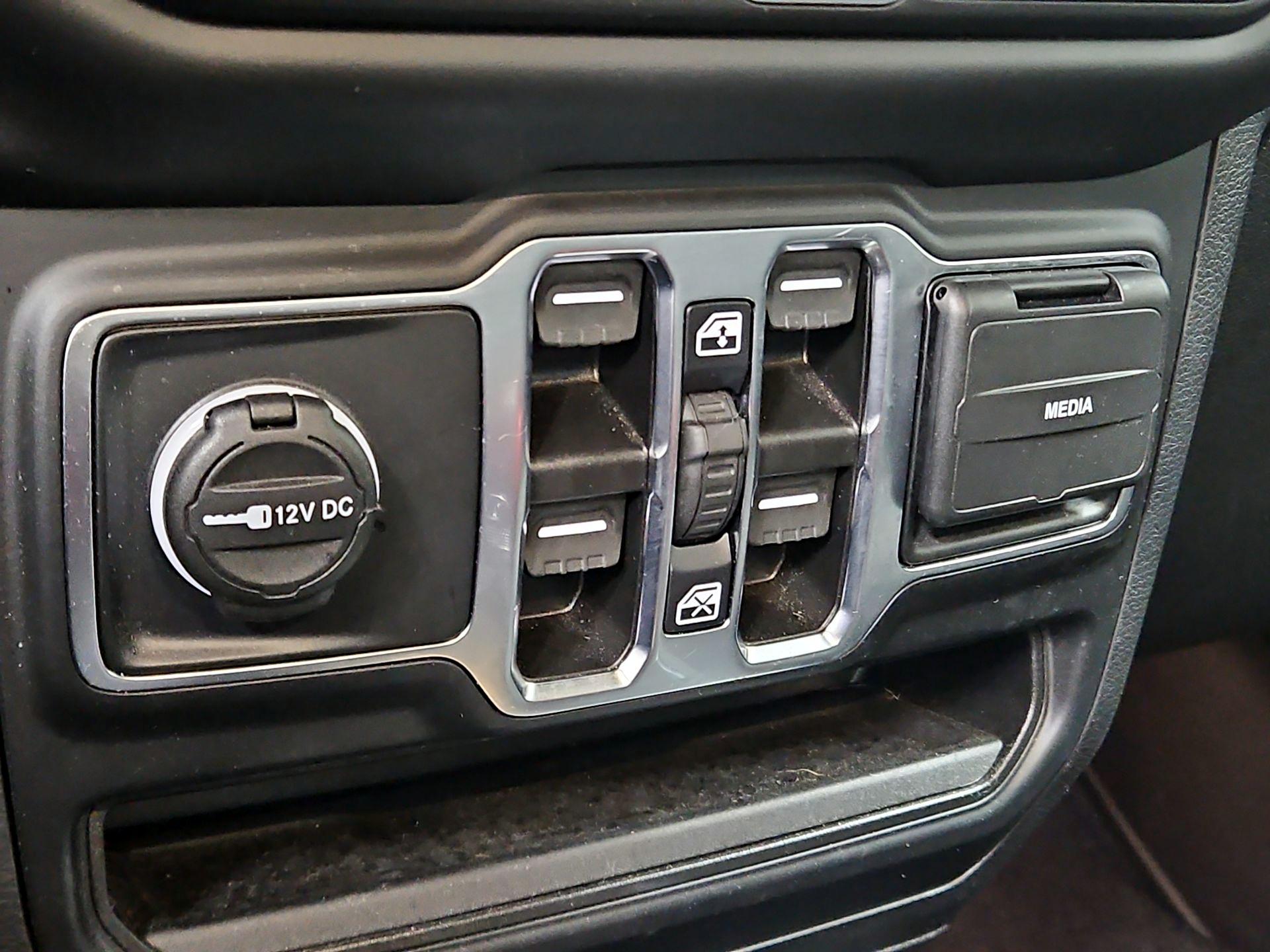 Thumbnail: 2022 Jeep Gladiator - 19