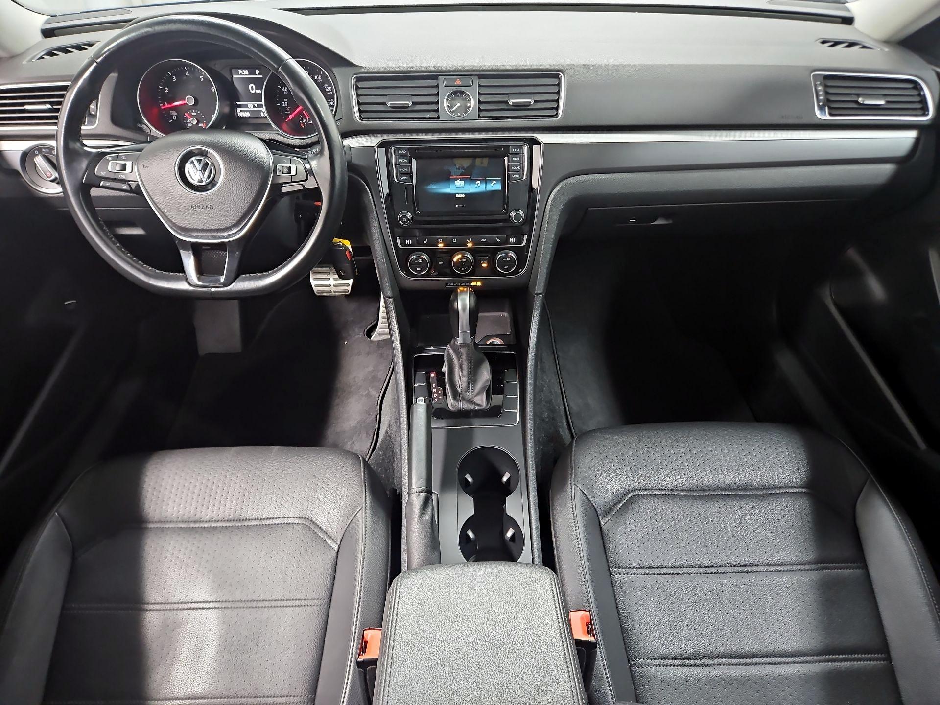 Thumbnail: 2017 Volkswagen Passat - 9