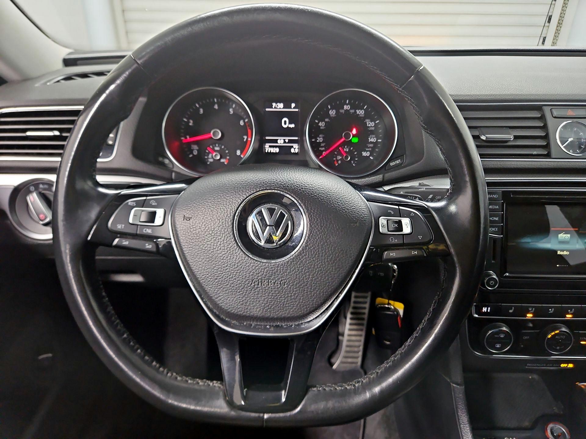 Thumbnail: 2017 Volkswagen Passat - 10