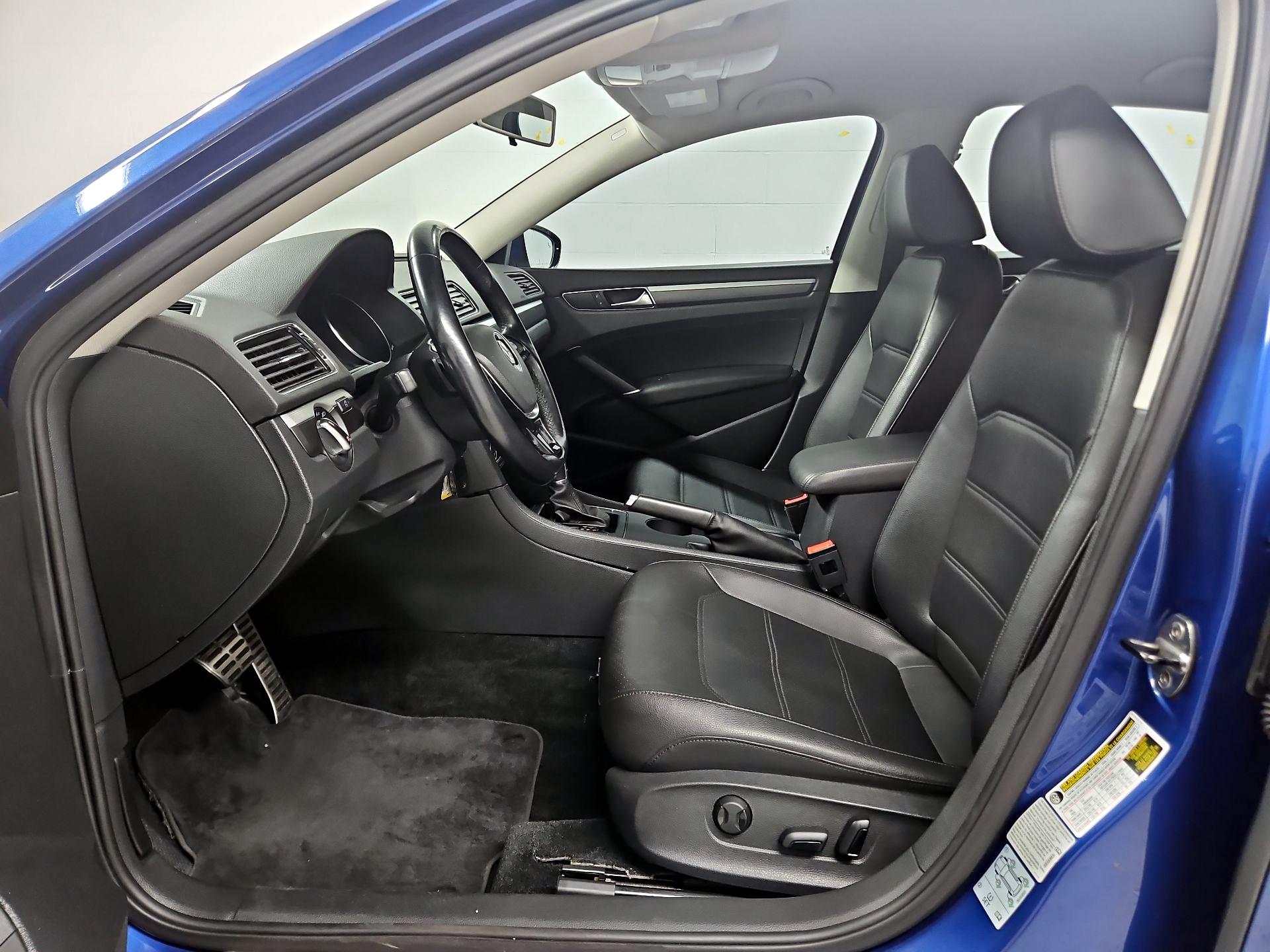 Thumbnail: 2017 Volkswagen Passat - 11