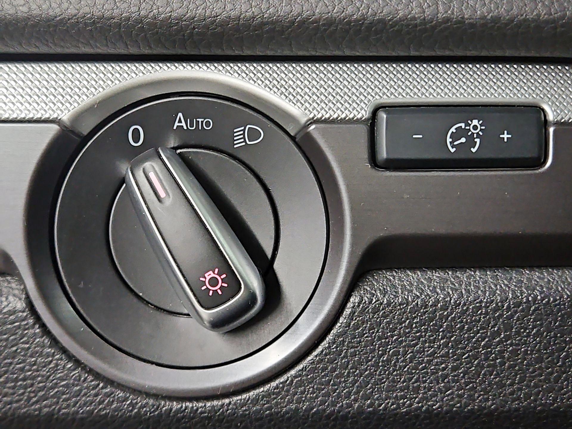 Thumbnail: 2017 Volkswagen Passat - 13