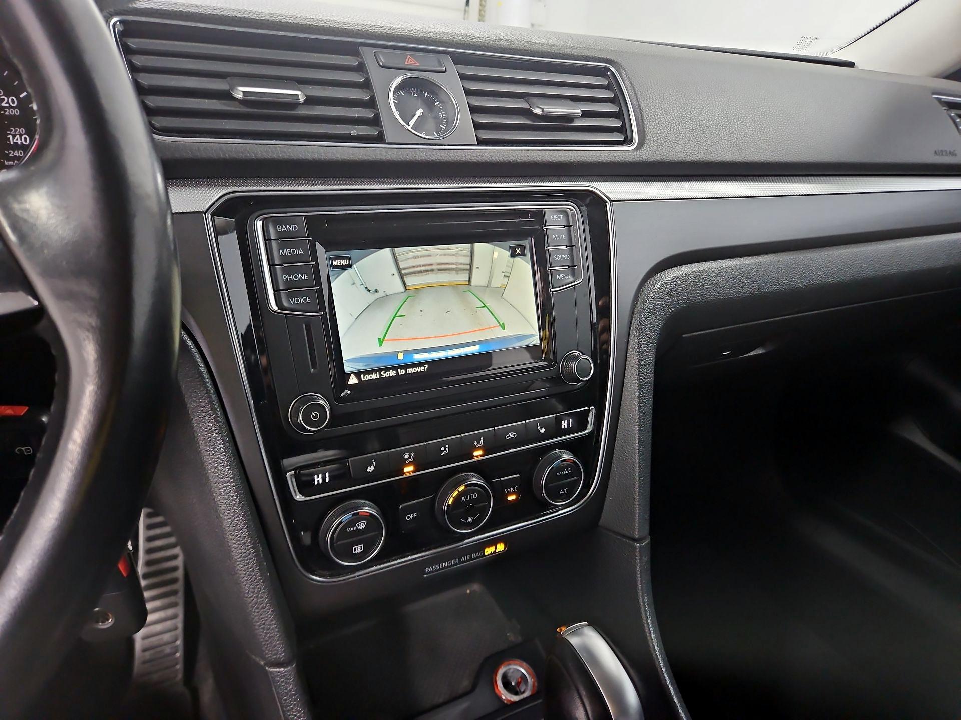 Thumbnail: 2017 Volkswagen Passat - 14