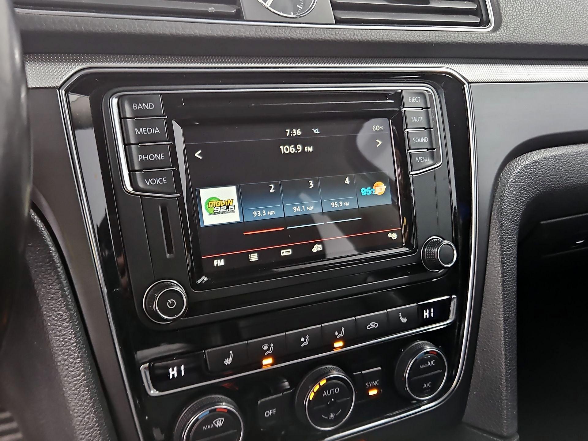 Thumbnail: 2017 Volkswagen Passat - 15