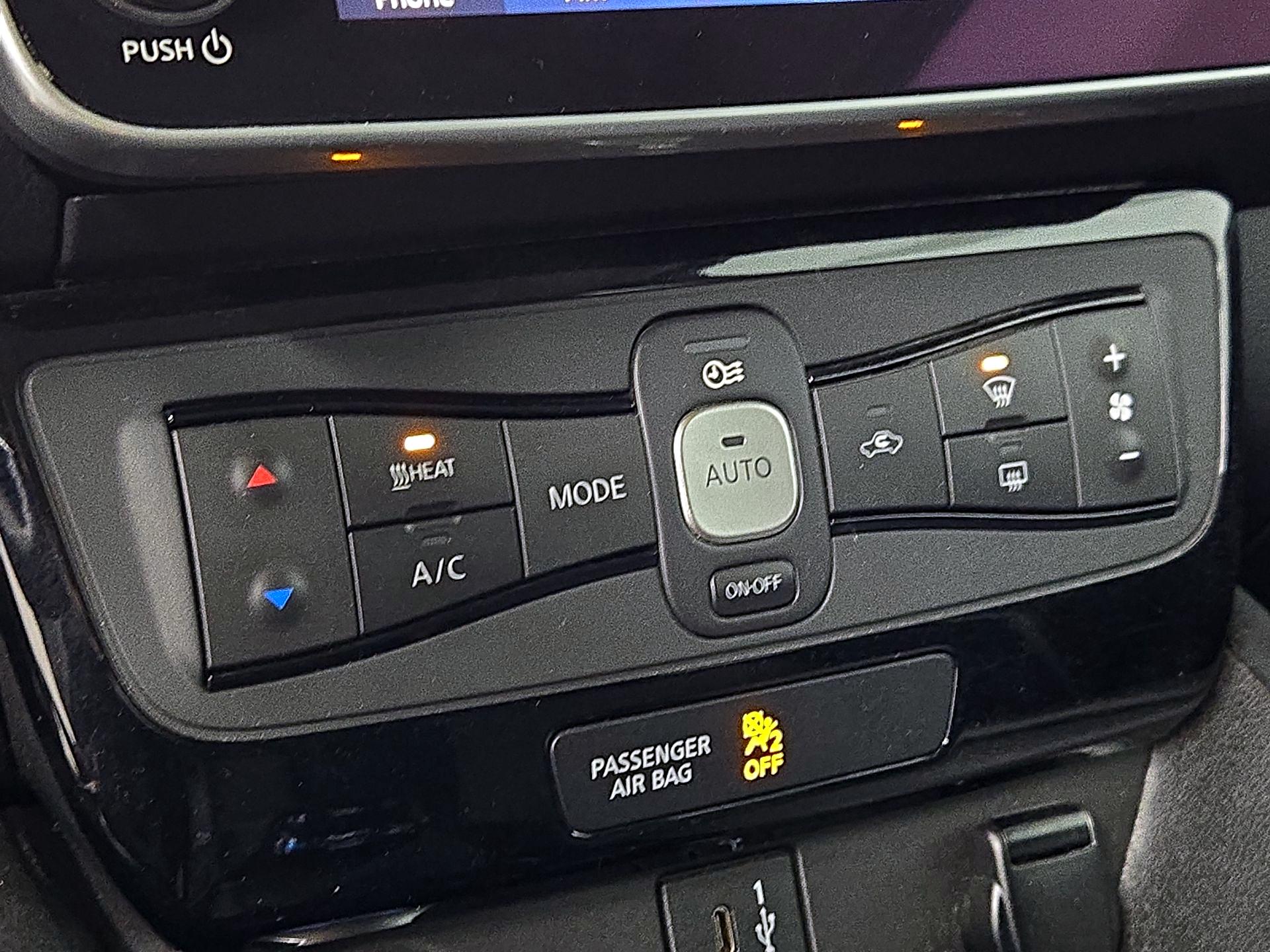 Thumbnail: 2020 Nissan Leaf - 17