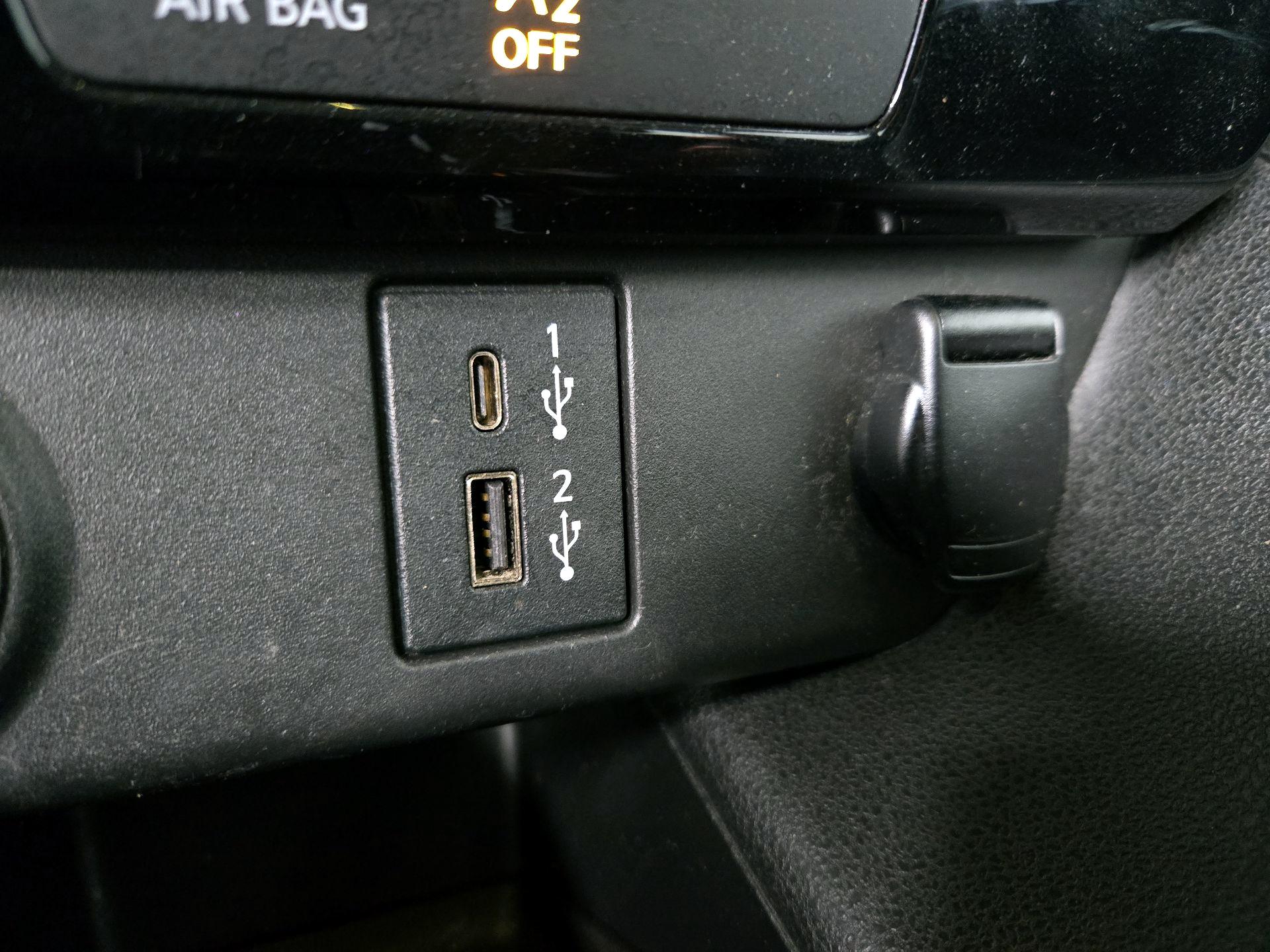 Thumbnail: 2020 Nissan Leaf - 19