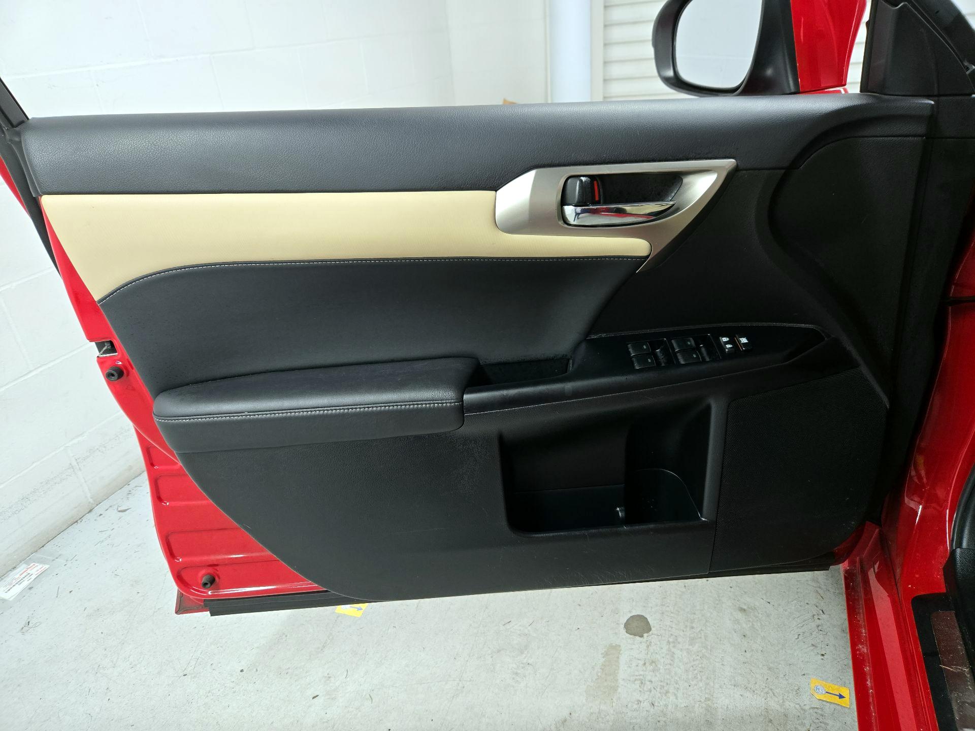 Thumbnail: 2015 Lexus CT - 12