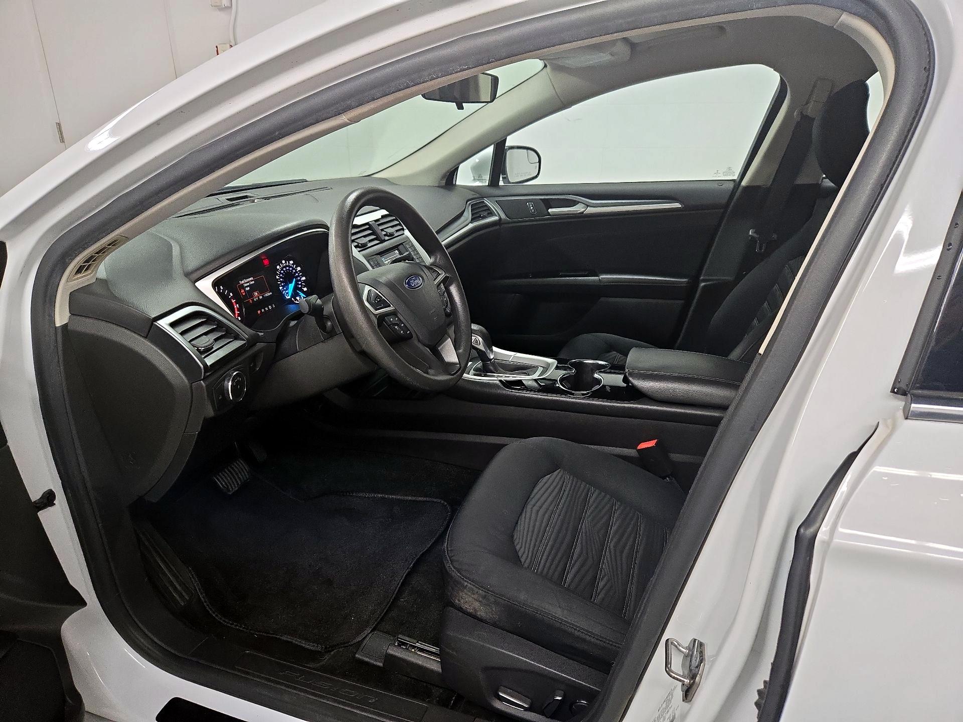 Thumbnail: 2016 Ford Fusion - 11