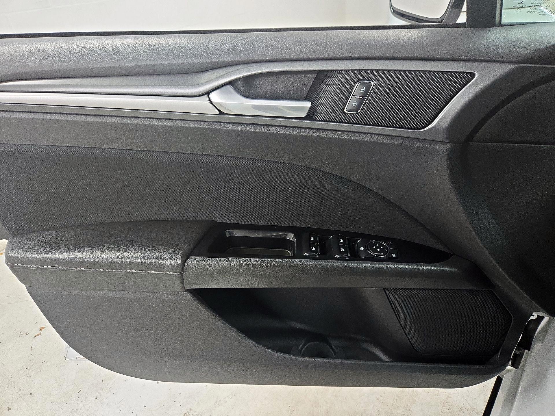 Thumbnail: 2016 Ford Fusion - 12