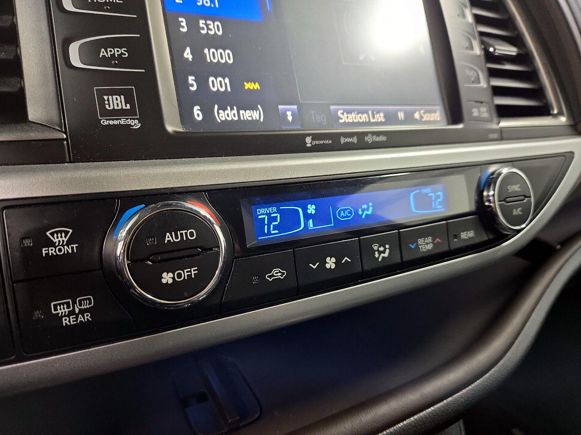 Thumbnail: 2019 Toyota Highlander - 17