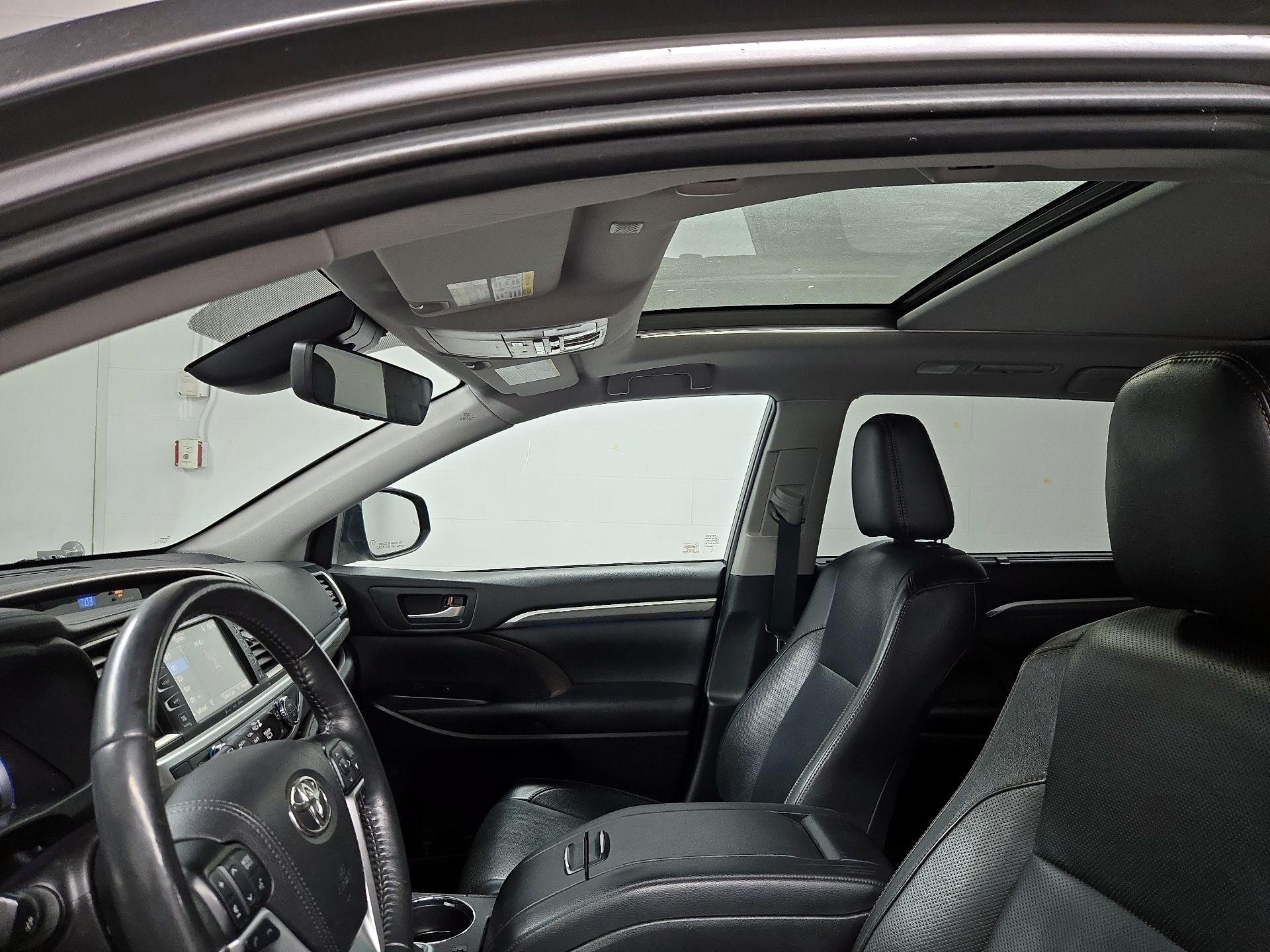 Thumbnail: 2019 Toyota Highlander - 20