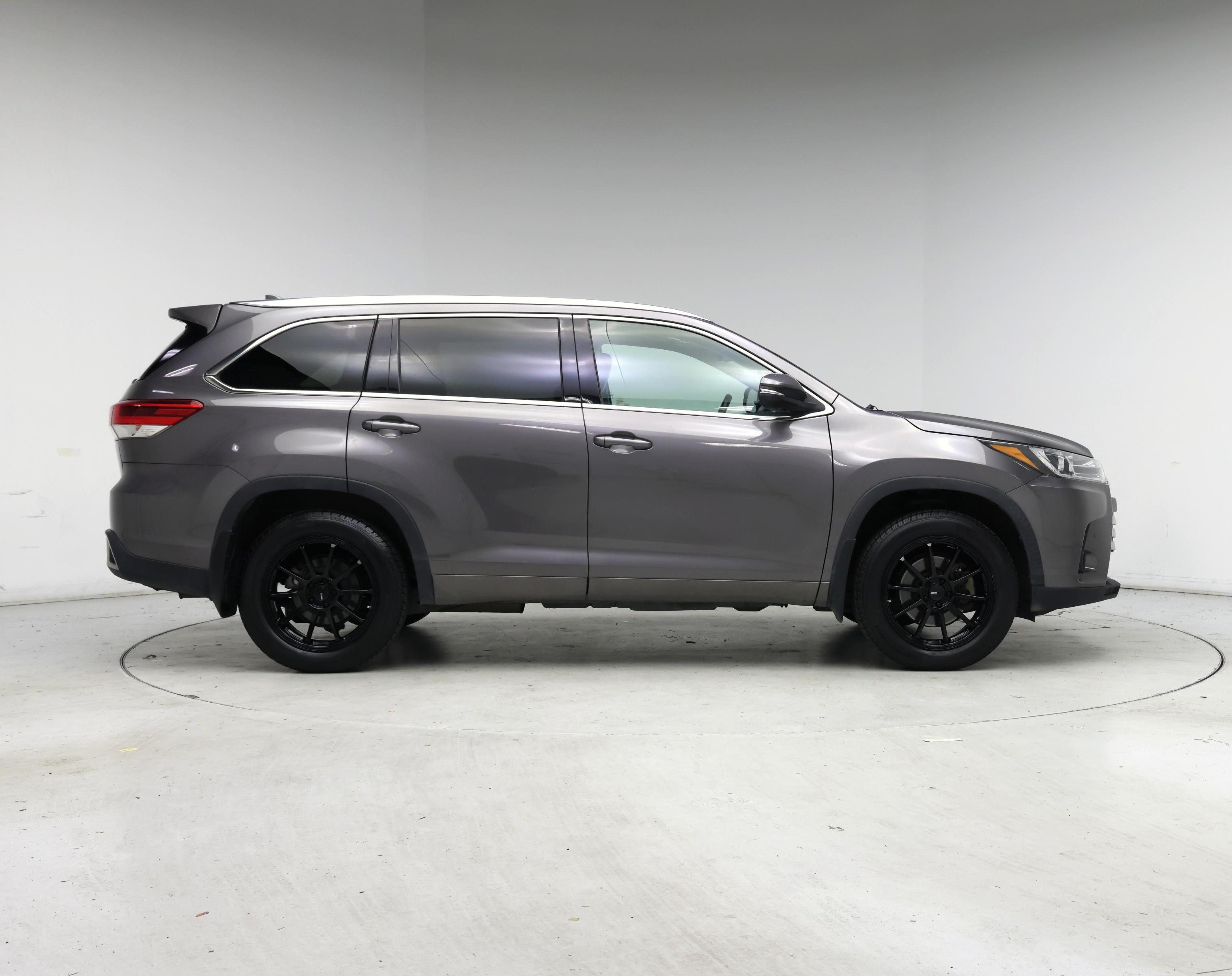 Thumbnail: 2019 Toyota Highlander - 7