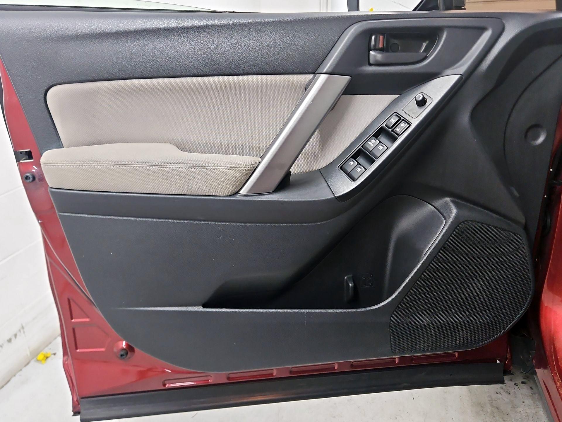 Thumbnail: 2015 Subaru Forester - 12