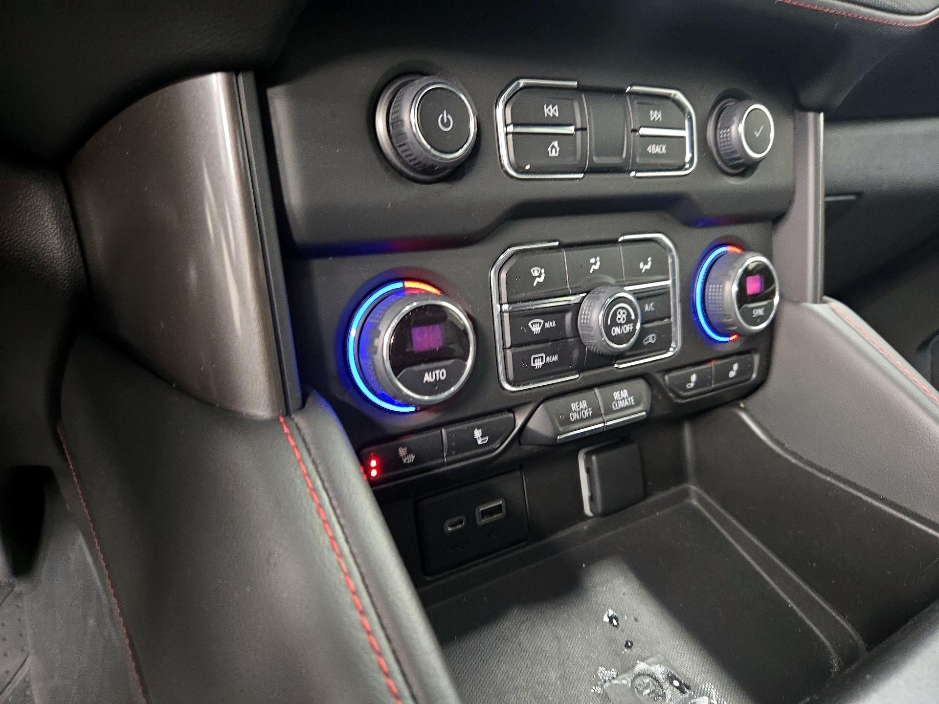 Thumbnail: 2022 Chevrolet Suburban - 16