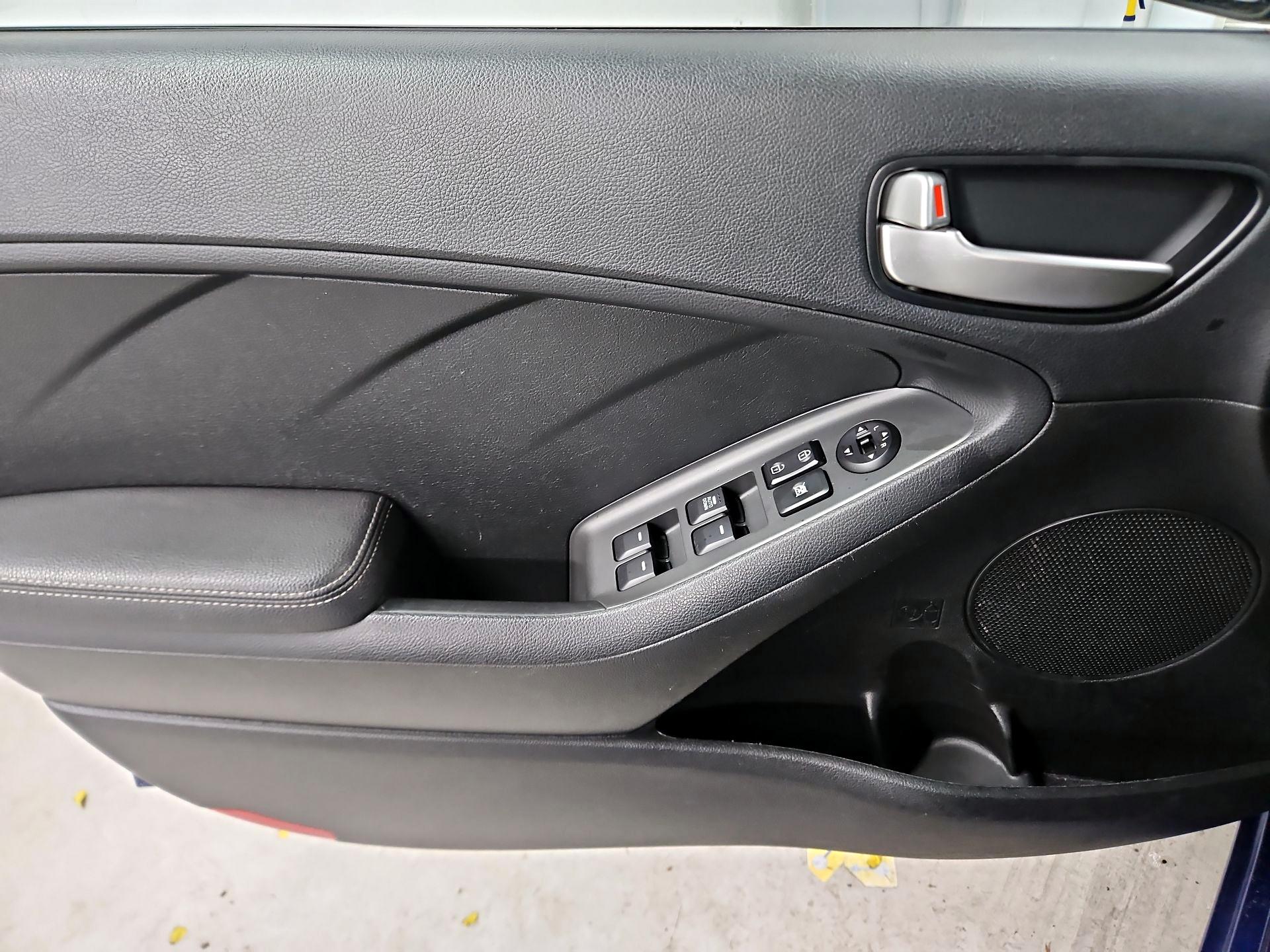 Thumbnail: 2018 Kia Forte - 12