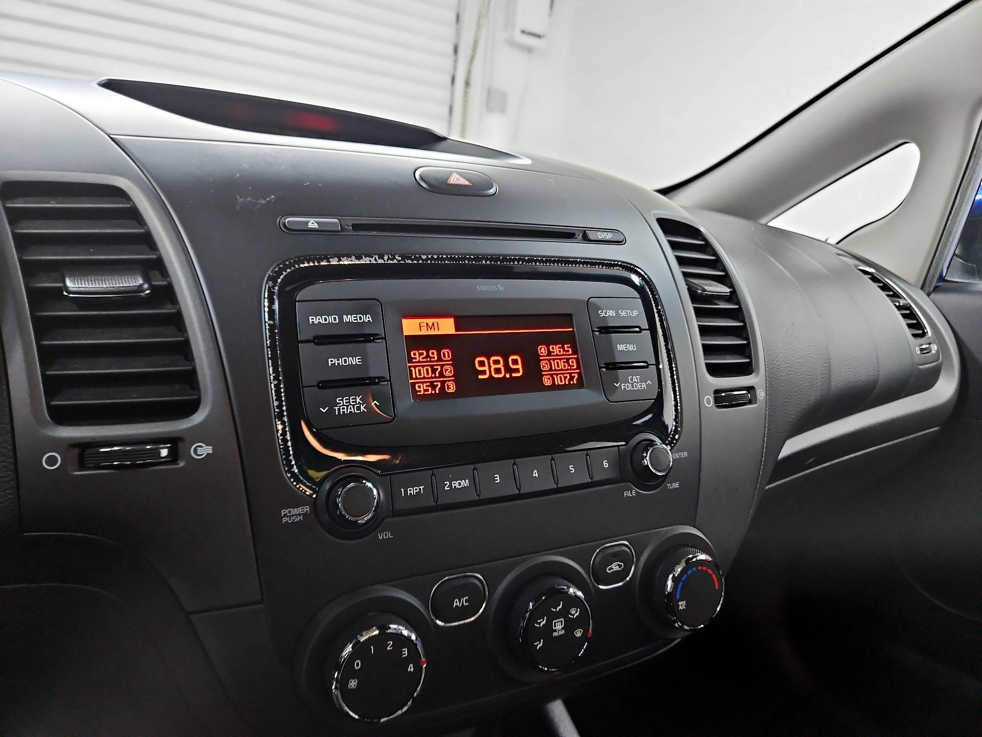 Thumbnail: 2018 Kia Forte - 14